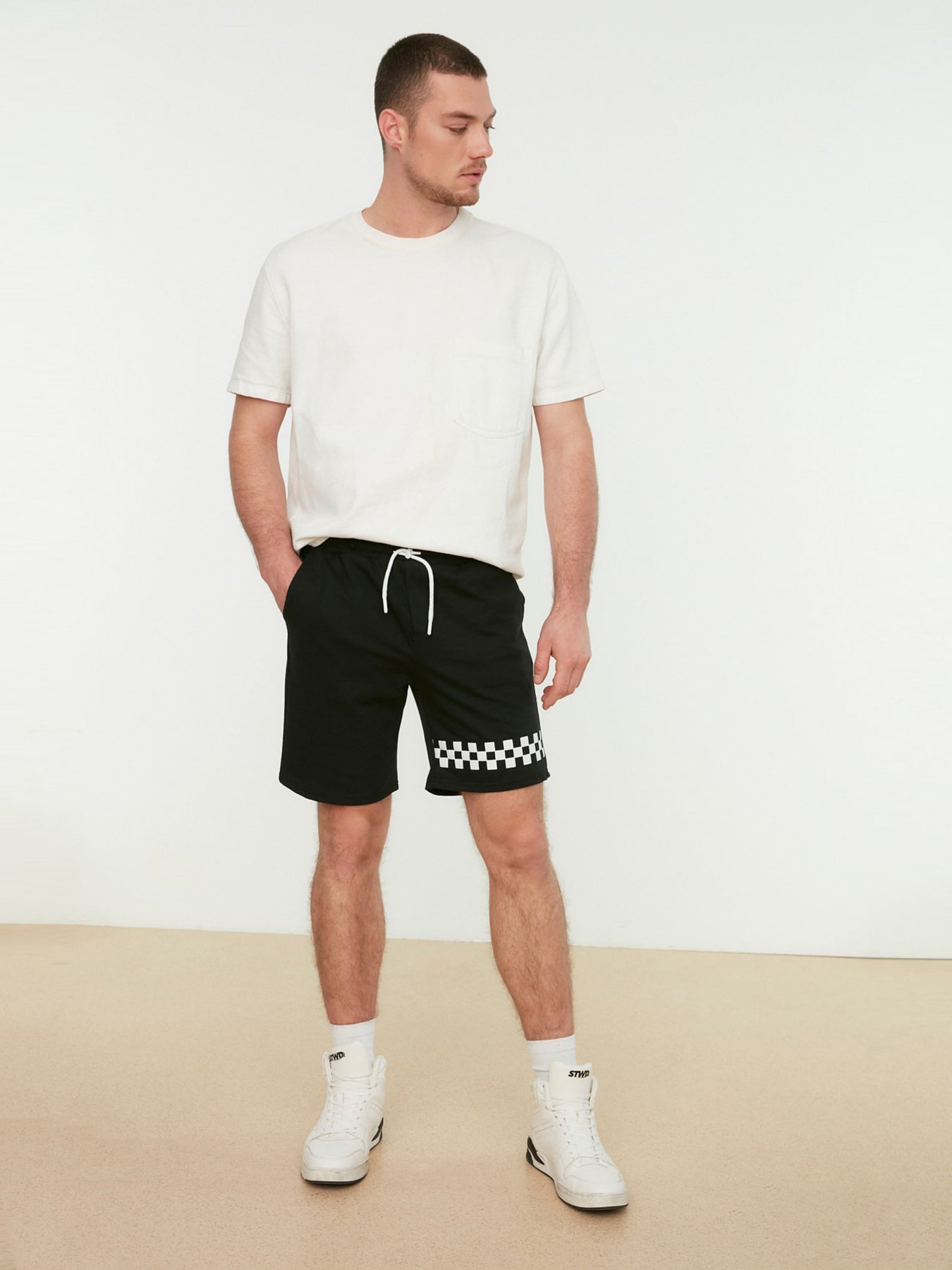 Шорти Trendyol модель TMNSS21SR0140/Siyah Фото