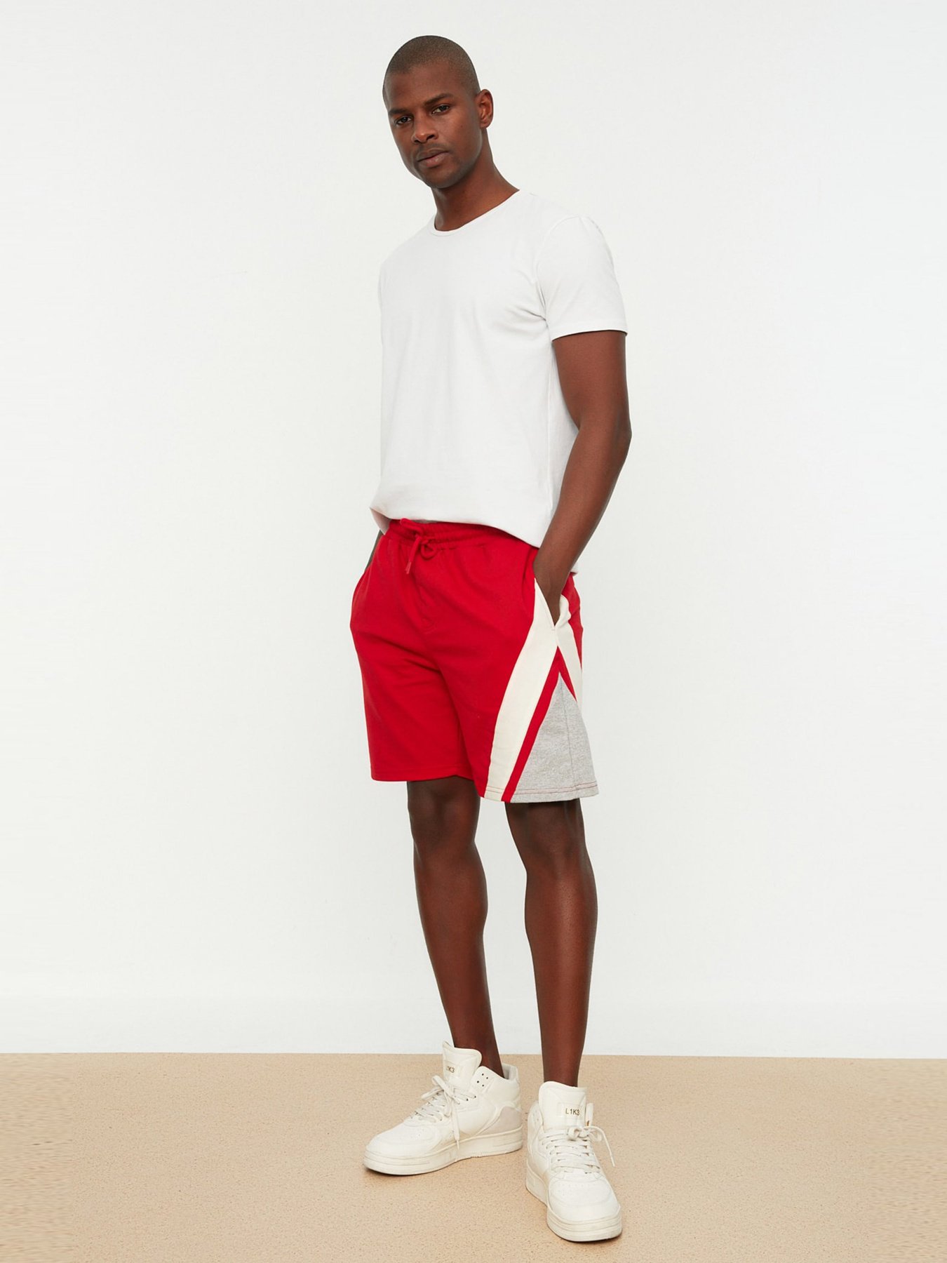 Шорты Trendyol модель TMNSS21SR0174/Kirmizi Фото