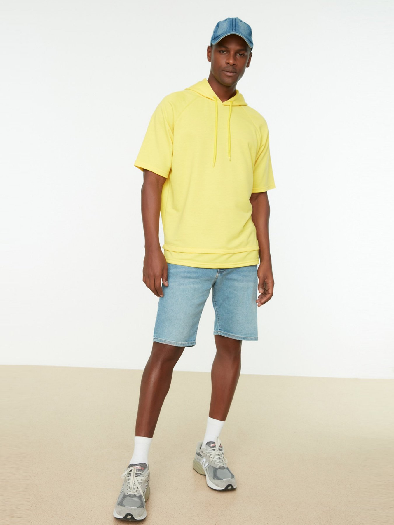 Футболка Trendyol модель TMNSS21SW0179/Sari Фото