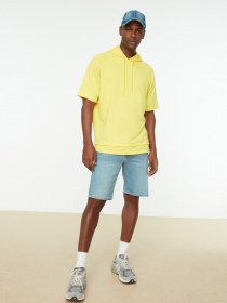 Футболка Trendyol модель TMNSS21SW0179/Sari Фото