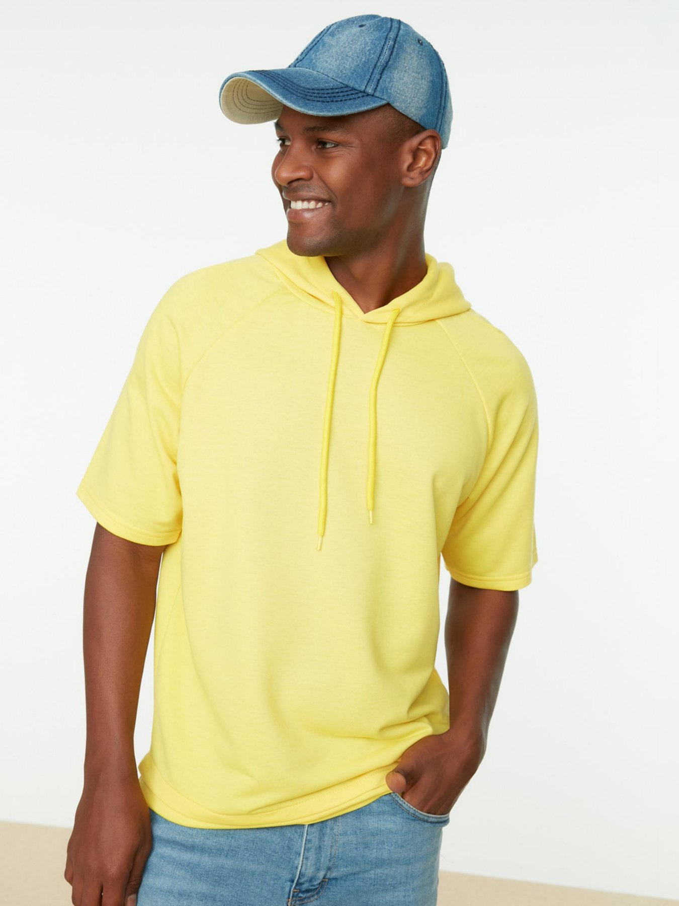 Футболка Trendyol модель TMNSS21SW0179/Sari Фото