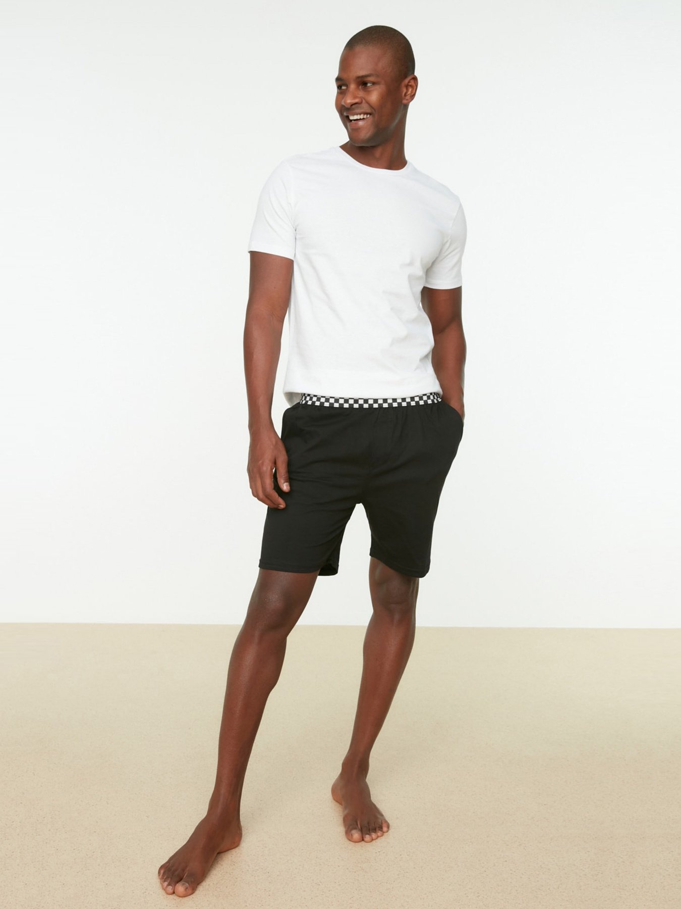 Шорты Trendyol модель TMNSS22EA0039/Siyah Фото