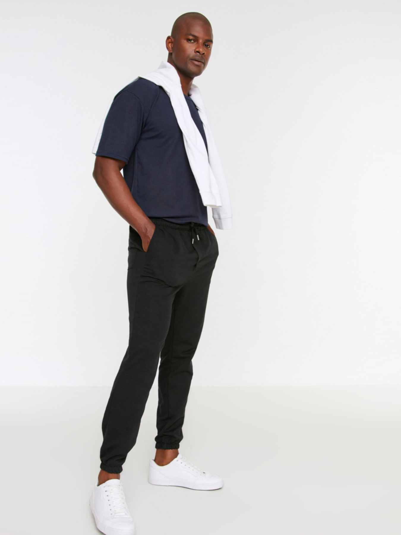 Штани спортивні Trendyol модель TMNSS22EA0147/Siyah Фото