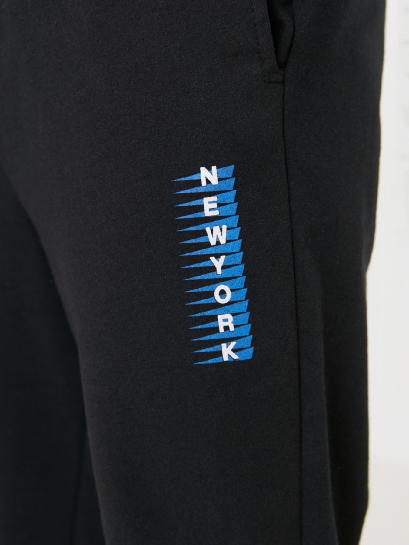 Штани спортивні Trendyol модель TMNSS22EA0147/Siyah Фото