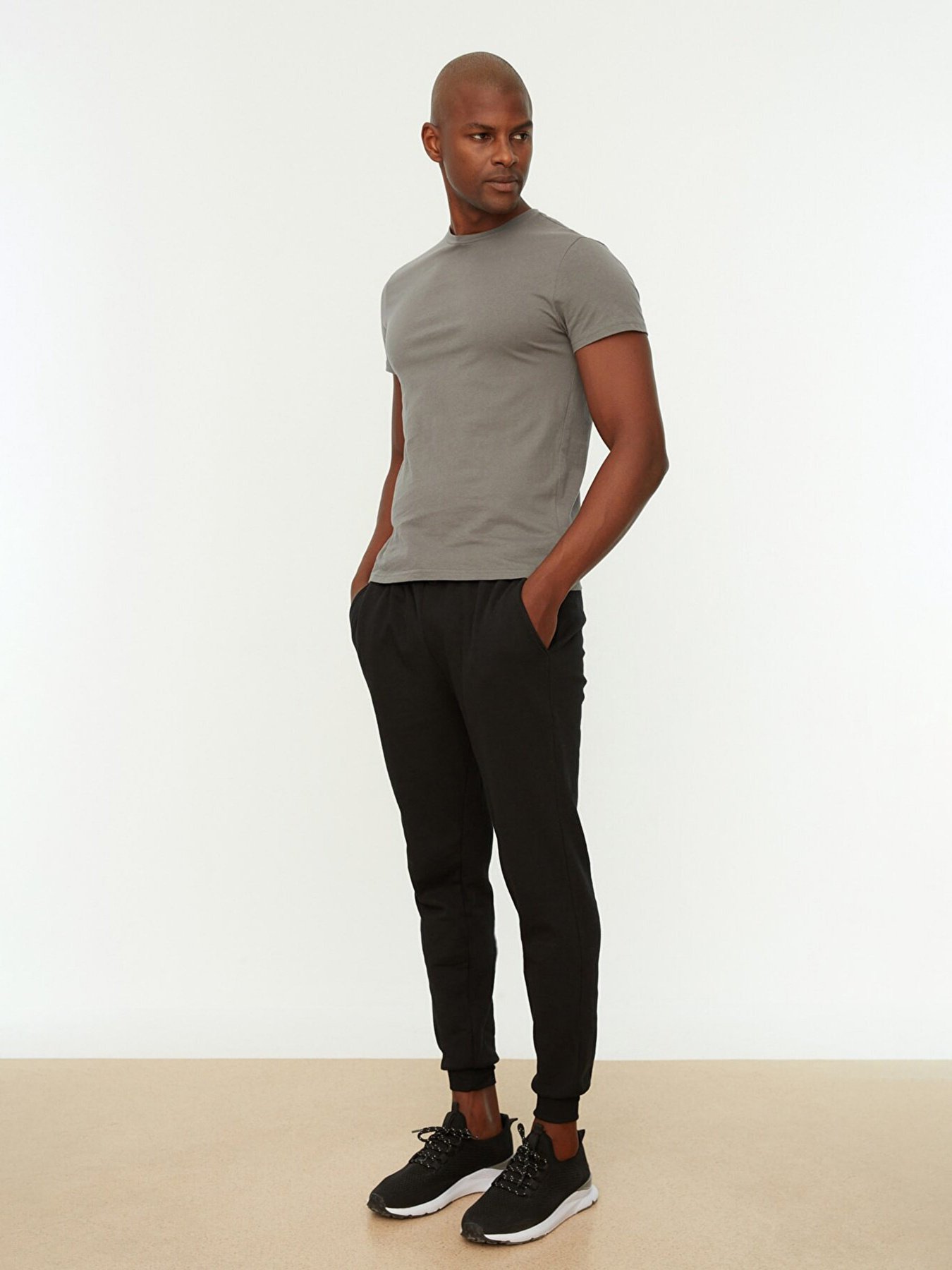 Штани спортивні Trendyol модель TMNAW21EA0264/Siyah Фото