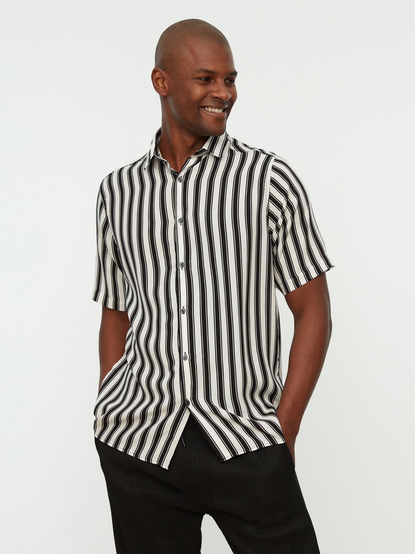 Рубашка Trendyol модель TMNSS22GO0291/Siyah Фото