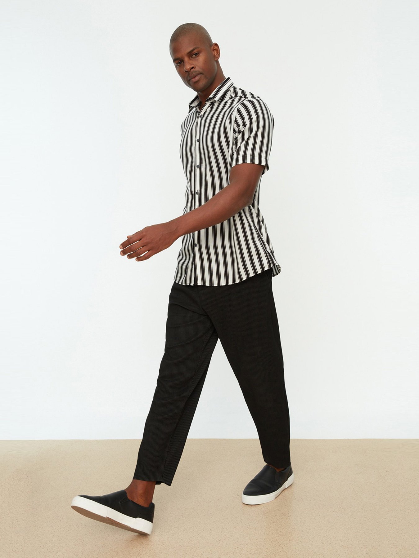 Сорочка повсякденна Trendyol модель TMNSS22GO0291/Siyah Сорочка повсякденна Trendyol модель TMNSS22GO0291/Siyah Фото