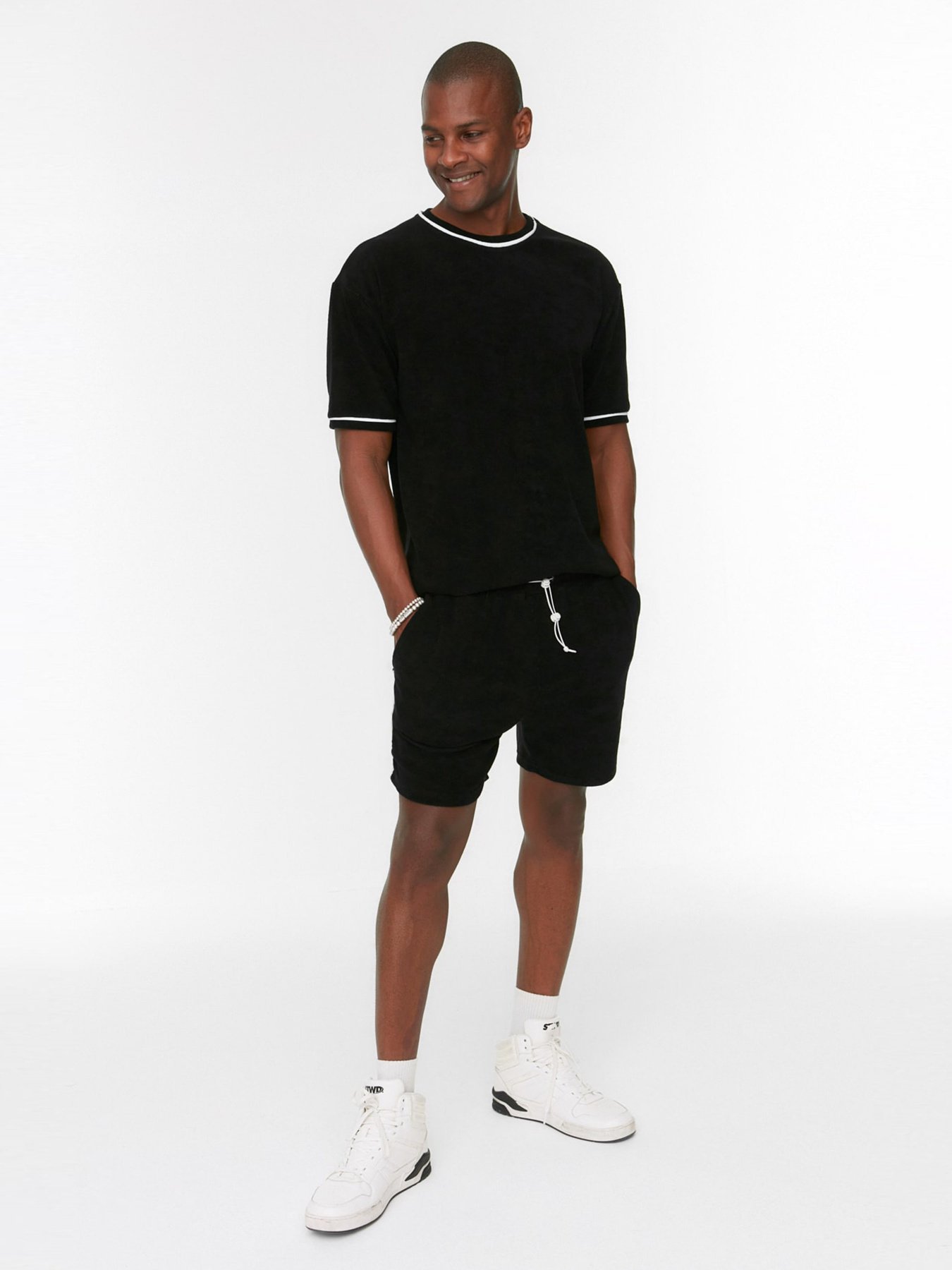 Шорти Trendyol модель TMNSS22SR0364/Siyah Шорти Trendyol модель TMNSS22SR0364/Siyah Фото