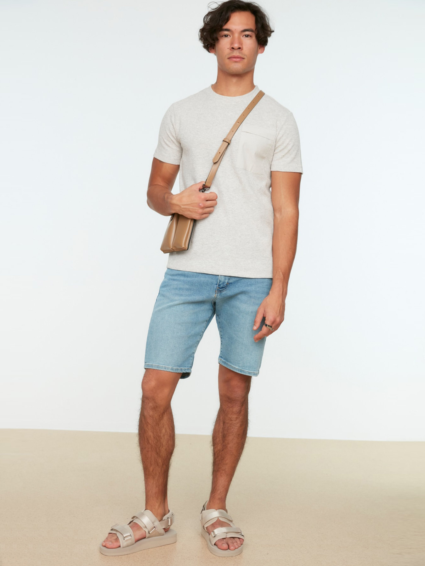 Футболка Trendyol модель TMNSS22TS0158/Tas Фото