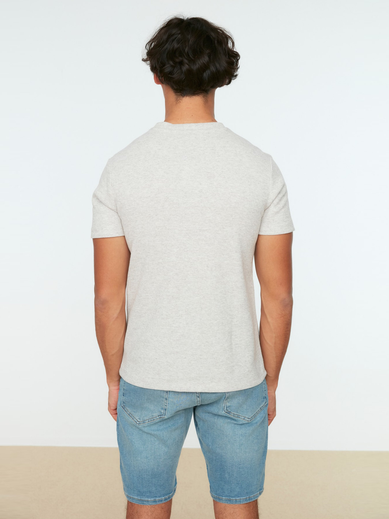 Футболка Trendyol модель TMNSS22TS0158/Tas Фото