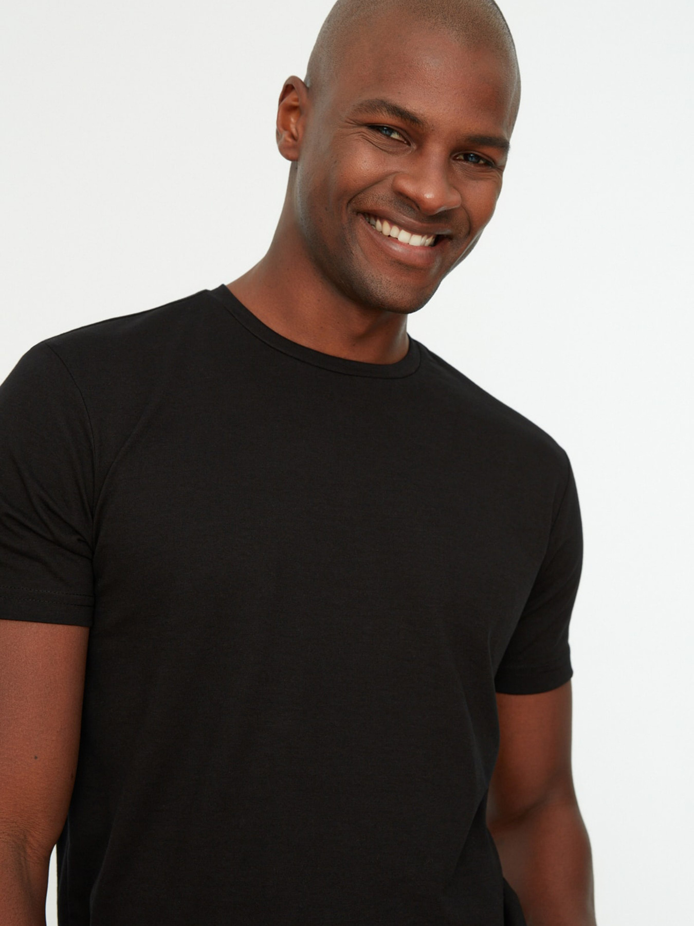 Футболки и поло Trendyol модель TMNSS22TS0271/Siyah Фото