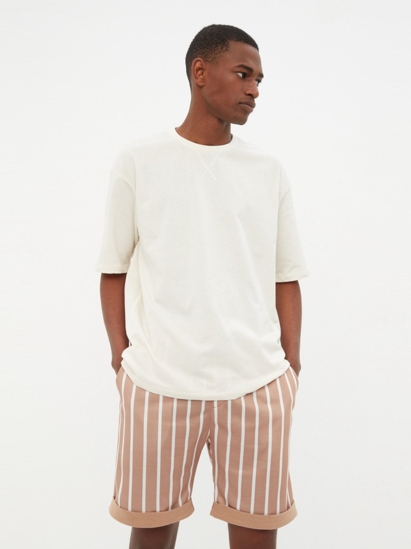 Футболка Trendyol модель TMNSS22TS0280/Ekru Фото