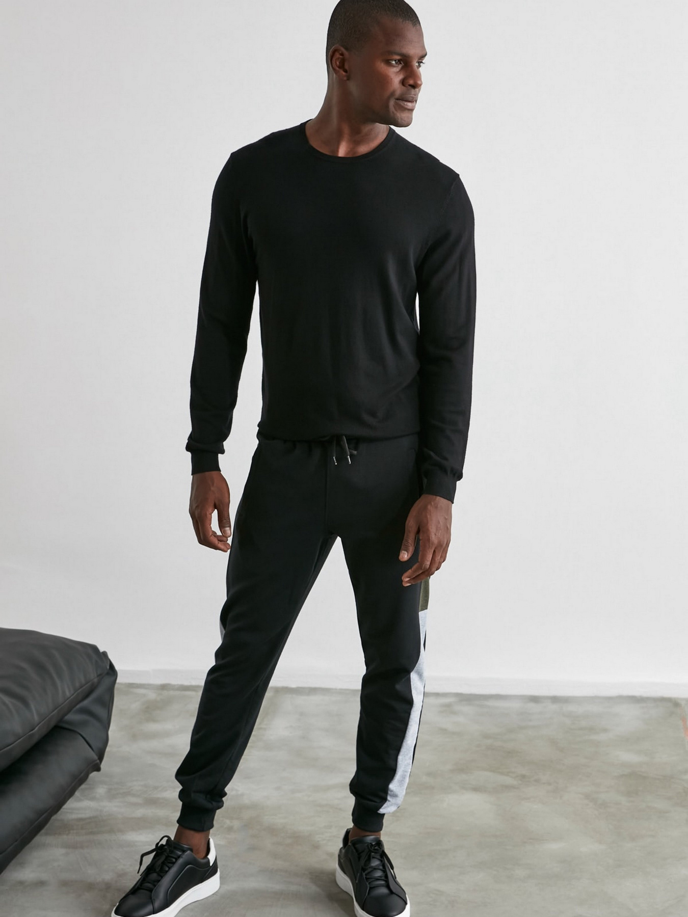 Штаны спортивные Trendyol модель TMNAW21EA0223/Siyah Фото