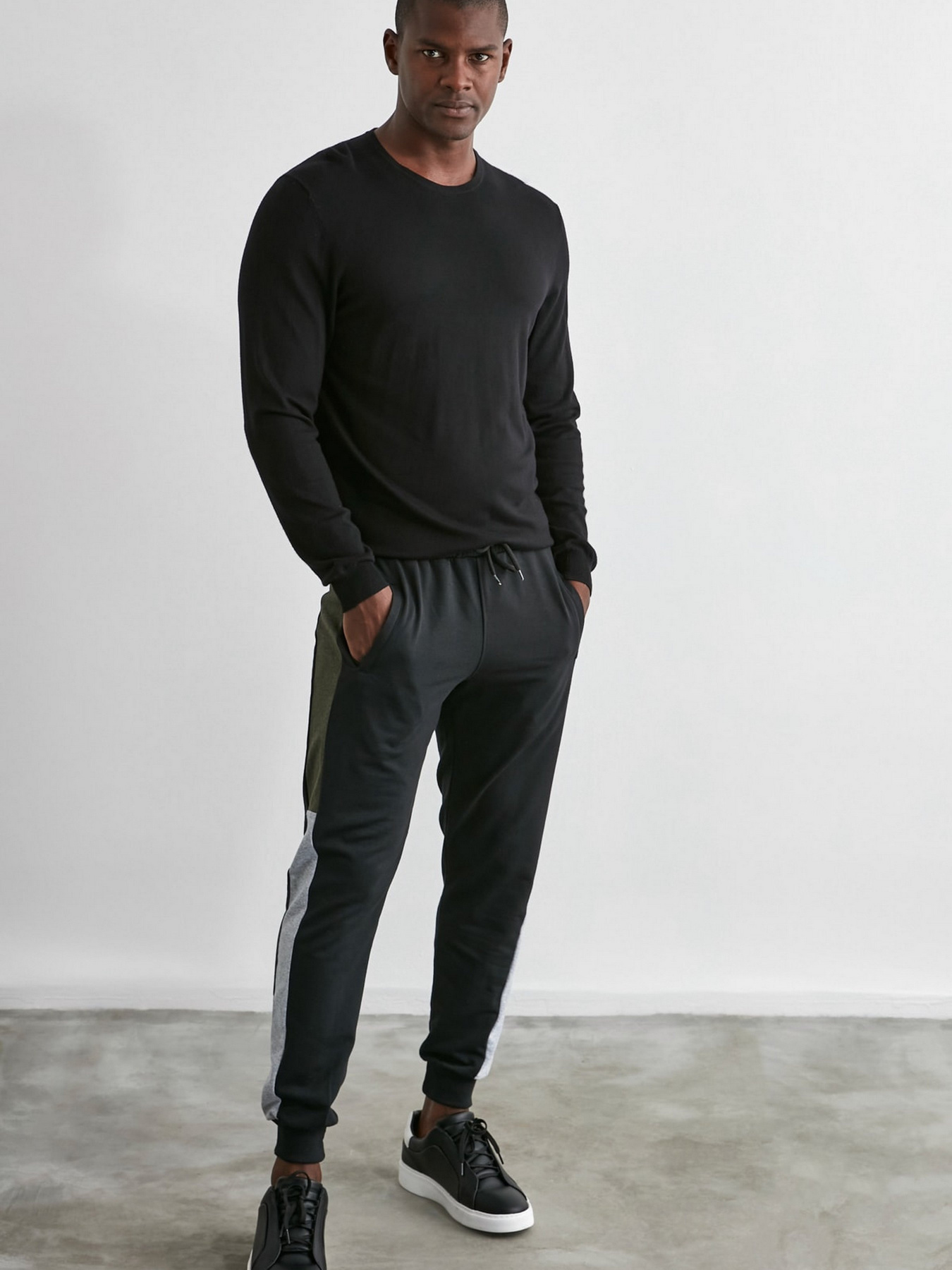 Спортивні штани Trendyol модель TMNAW21EA0223/Siyah Фото