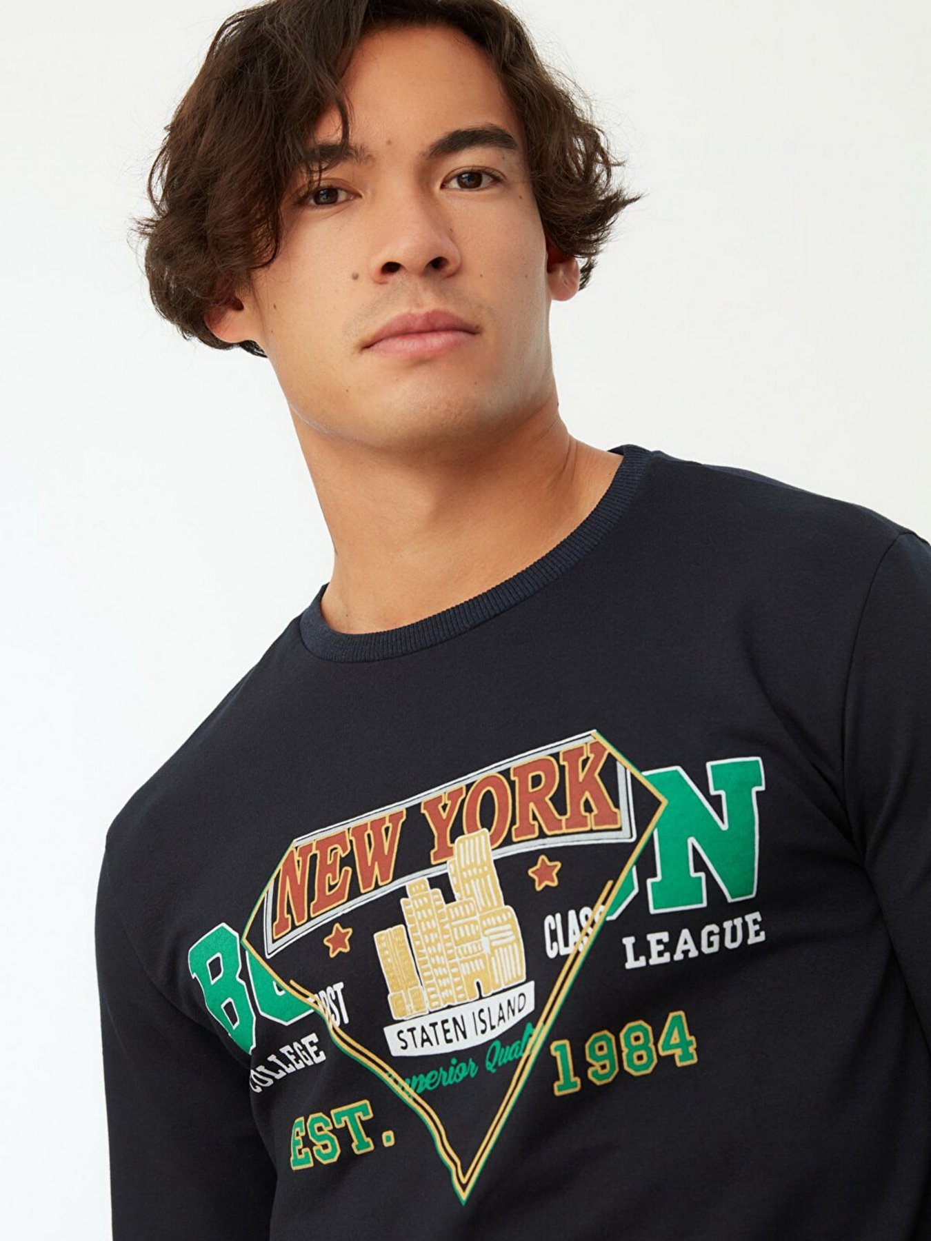 Свитшот Trendyol модель TMNAW22SW0108/Lacivert Фото