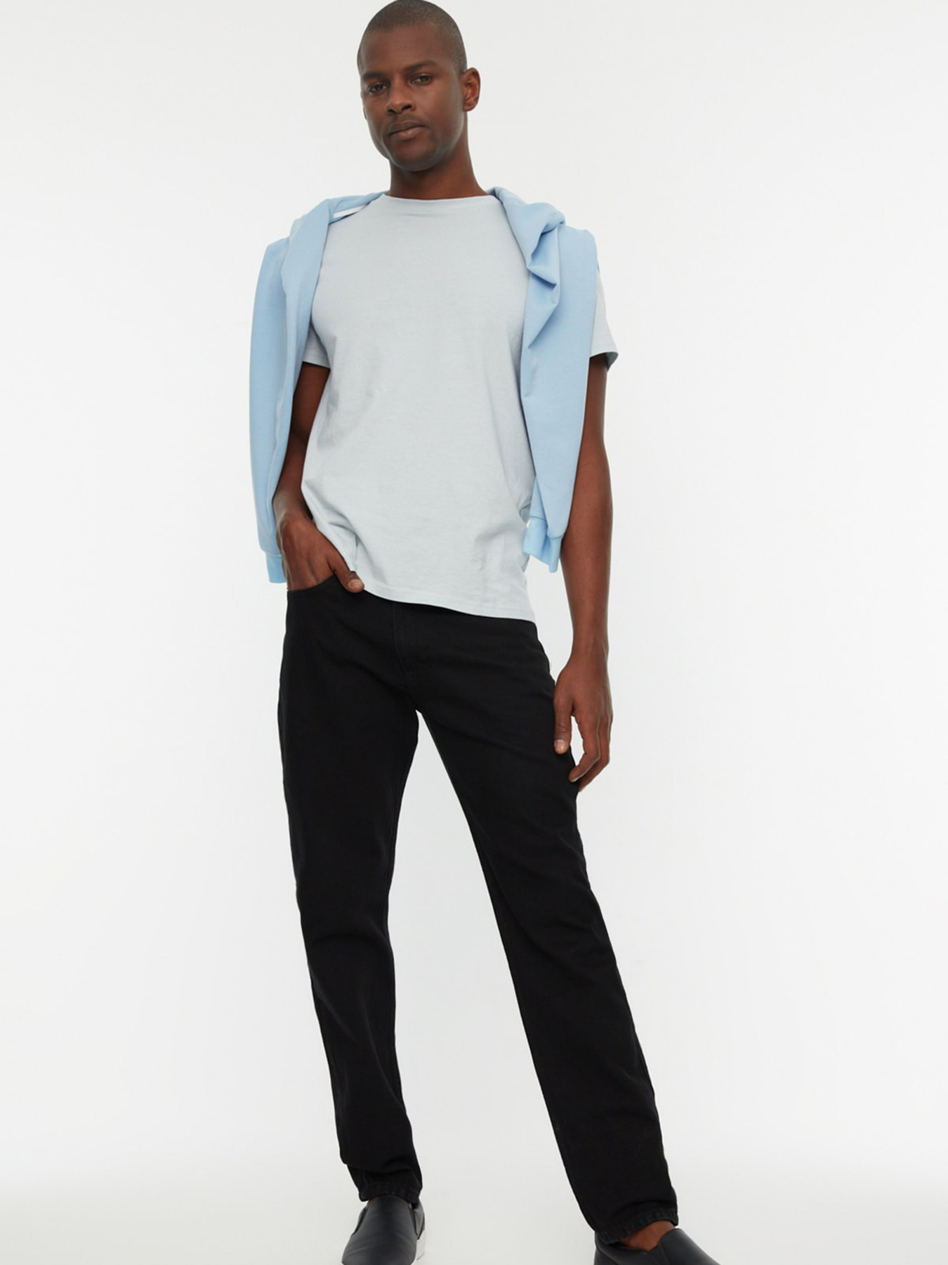 Прямі джинси Trendyol модель TMNSS21JE0058/Siyah Прямі джинси Trendyol модель TMNSS21JE0058/Siyah Фото