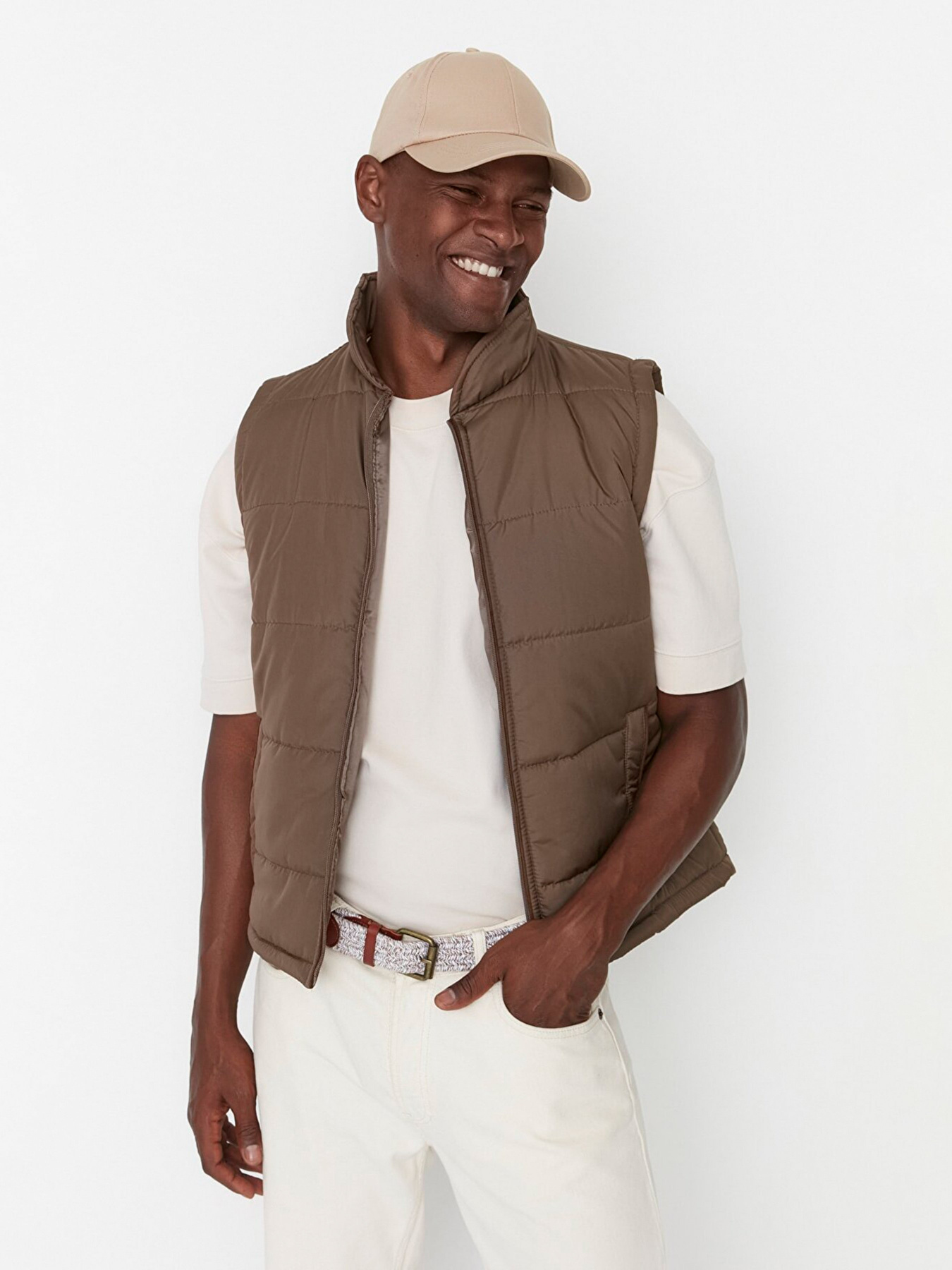 Жилет с утеплителем Trendyol модель TMNAW23YE00005/Haki Фото