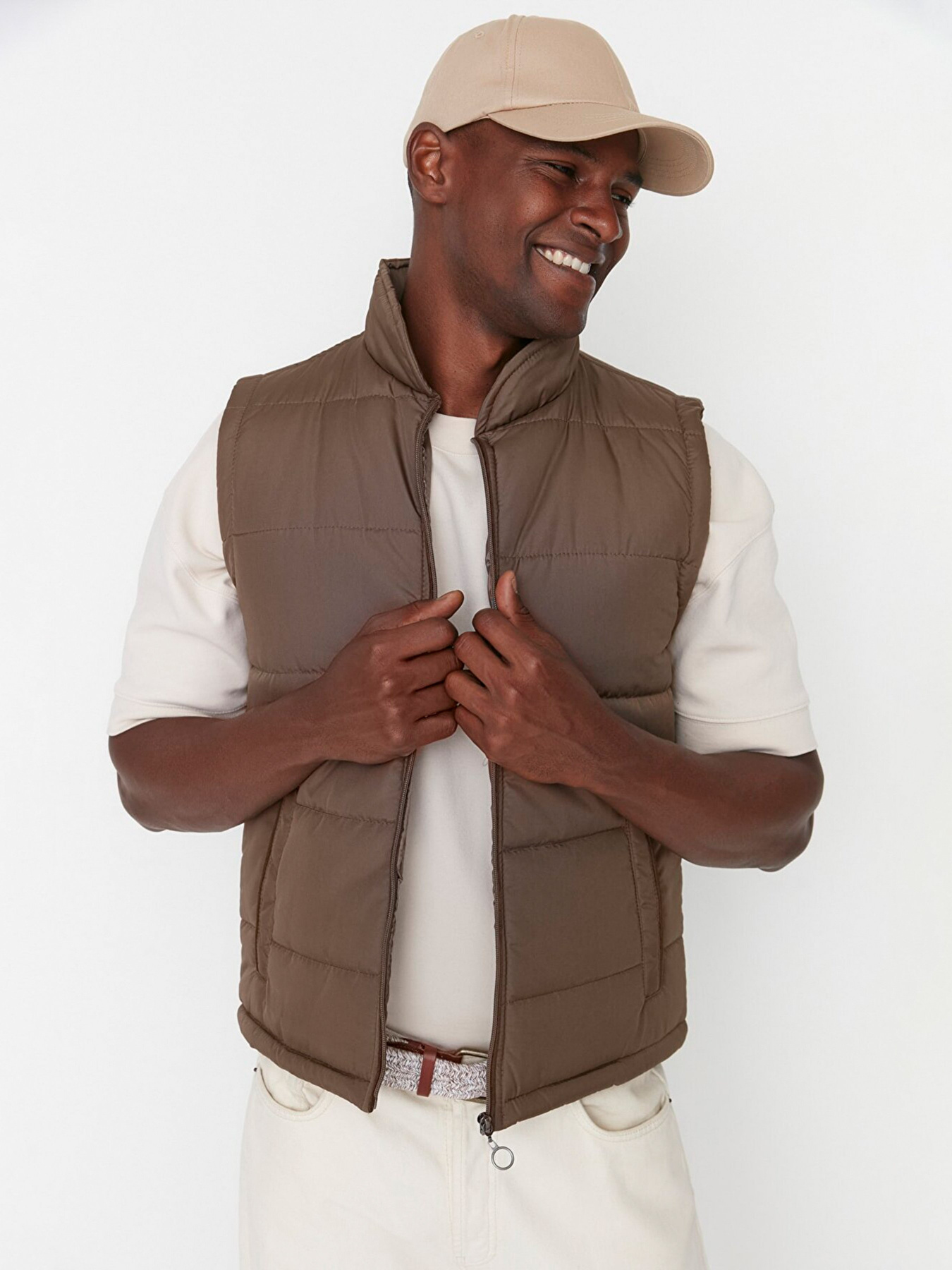 Утепленный жилет Trendyol модель TMNAW23YE00005/Haki Фото