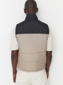 Утеплений жилет Trendyol модель TMNAW23YE00004/Bej Фото