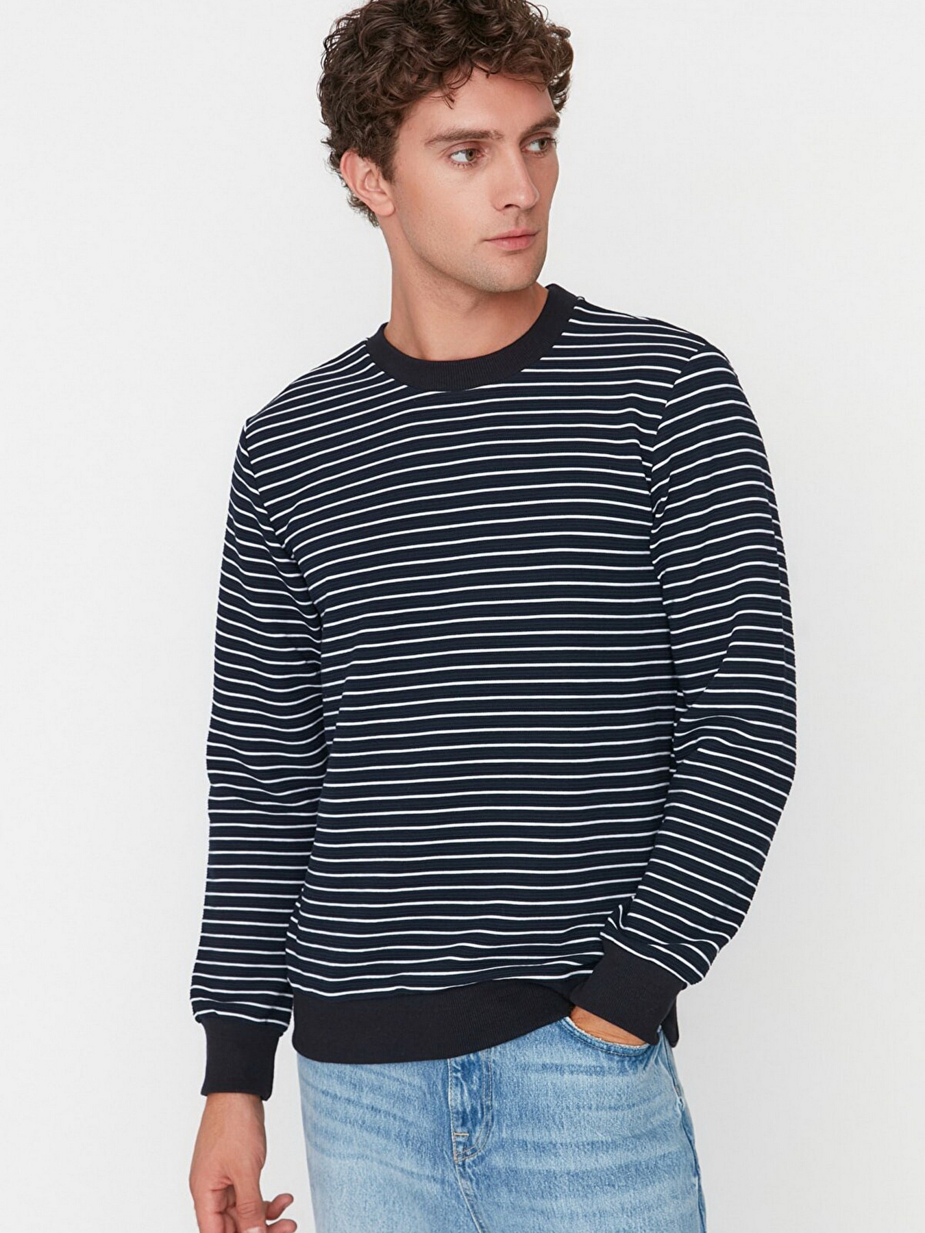 Свитшот Trendyol модель TMNAW23SW00014/Lacivert Фото