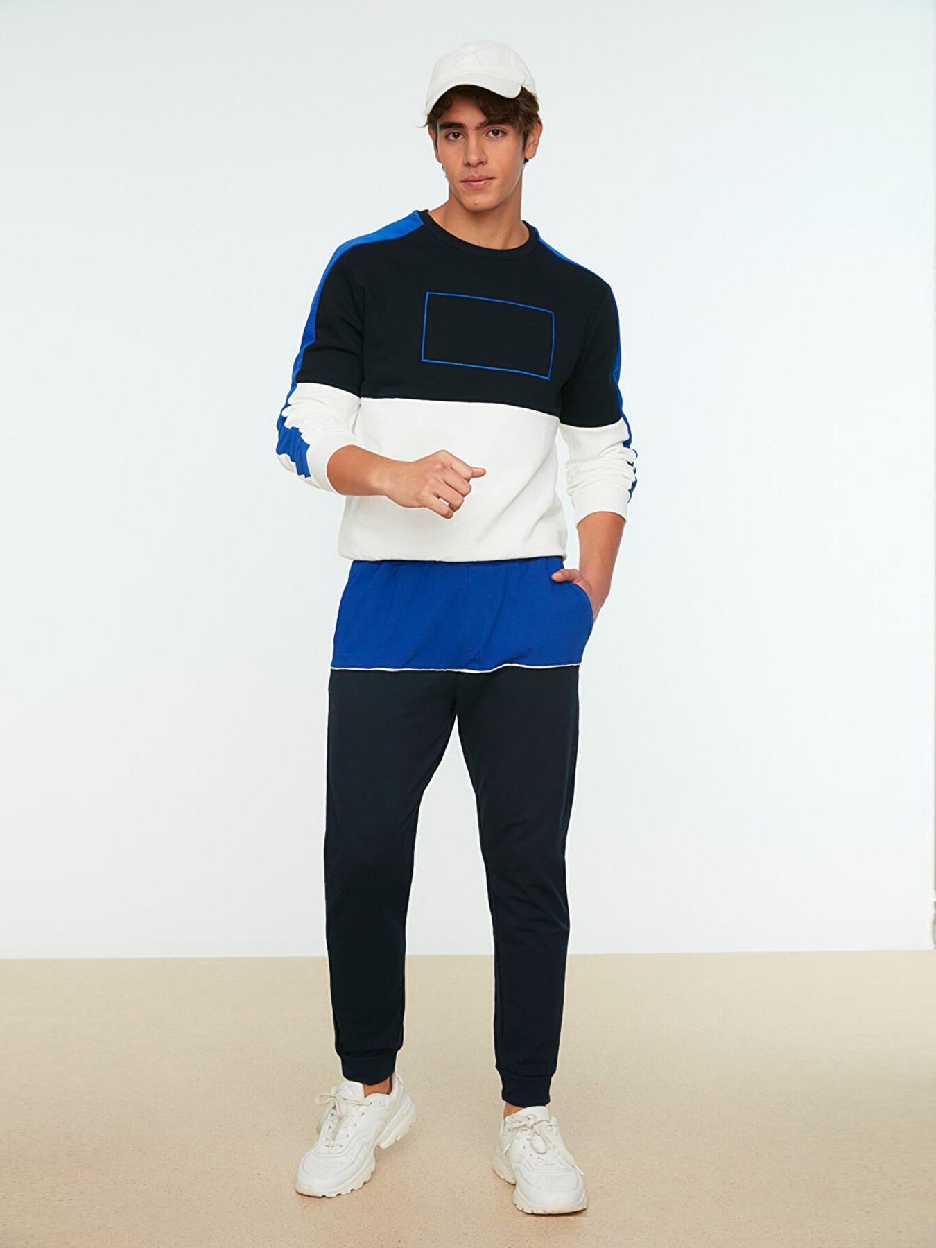 Спортивні штани Trendyol модель TMNAW22EA0513/Lacivert Фото