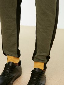 Штани спортивні Trendyol модель TMNAW22EA0529/Haki Фото