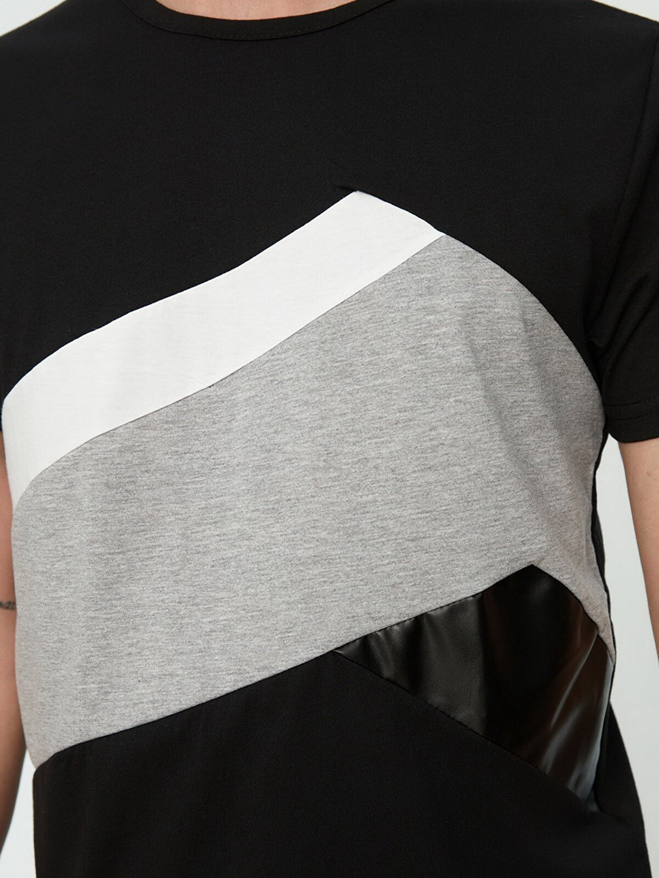 Футболка Trendyol модель TMNSS20TS0165/Siyah Фото