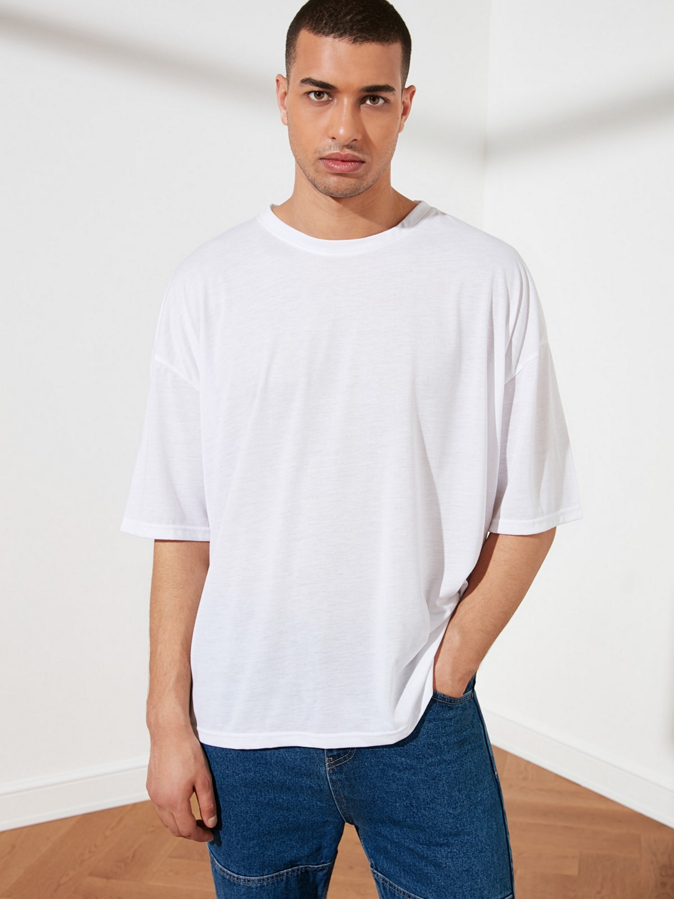 Футболки і поло Trendyol модель TMNSS21TS0811/Beyaz Фото