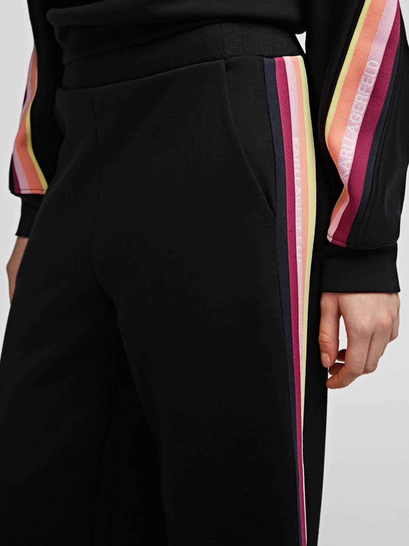 Кюлоти Karl Lagerfeld модель 215W1054_999 Кюлоти Karl Lagerfeld модель 215W1054_999 Фото