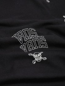 Футболки і поло Vans New Varsity модель VN0A54C6BLK1 Футболки і поло Vans New Varsity модель VN0A54C6BLK1 Фото