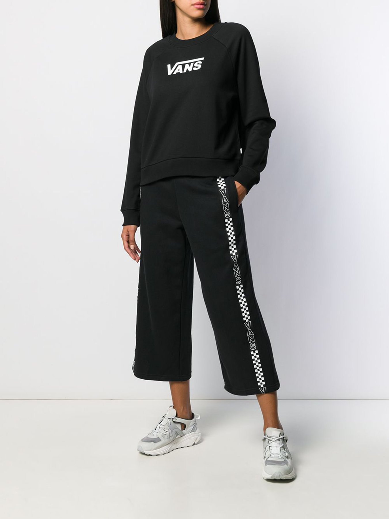 Свитшот Vans Flying V FT Boxy Crew модель VN0A47THBLK1 Фото