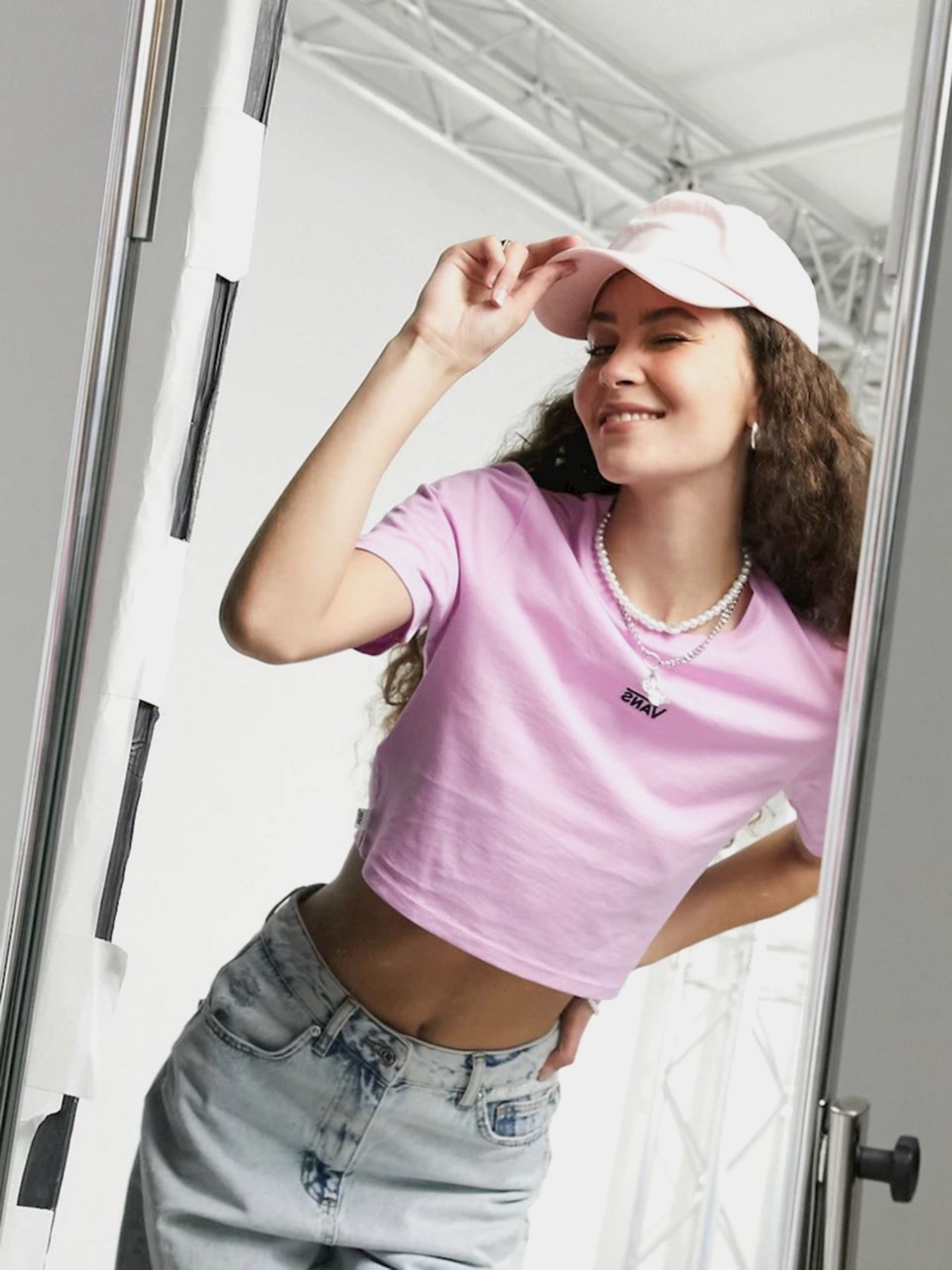 Футболки і поло Vans Flying V Crop Crew Sport модель VN0A54QU0FS1 Фото