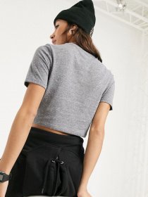 Футболки і поло Vans Flying V Crop Crew Sport модель VN0A54QUGRH1 Фото