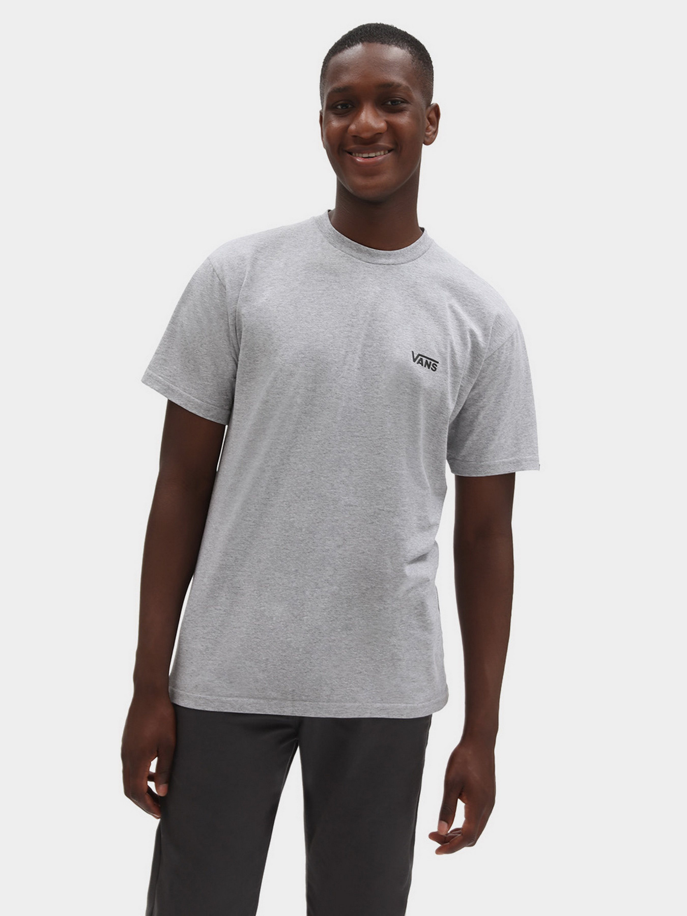 Футболка Vans Left Chest Logo Plus модель VN0A54TFATJ1 Футболка Vans Left Chest Logo Plus модель VN0A54TFATJ1 Фото