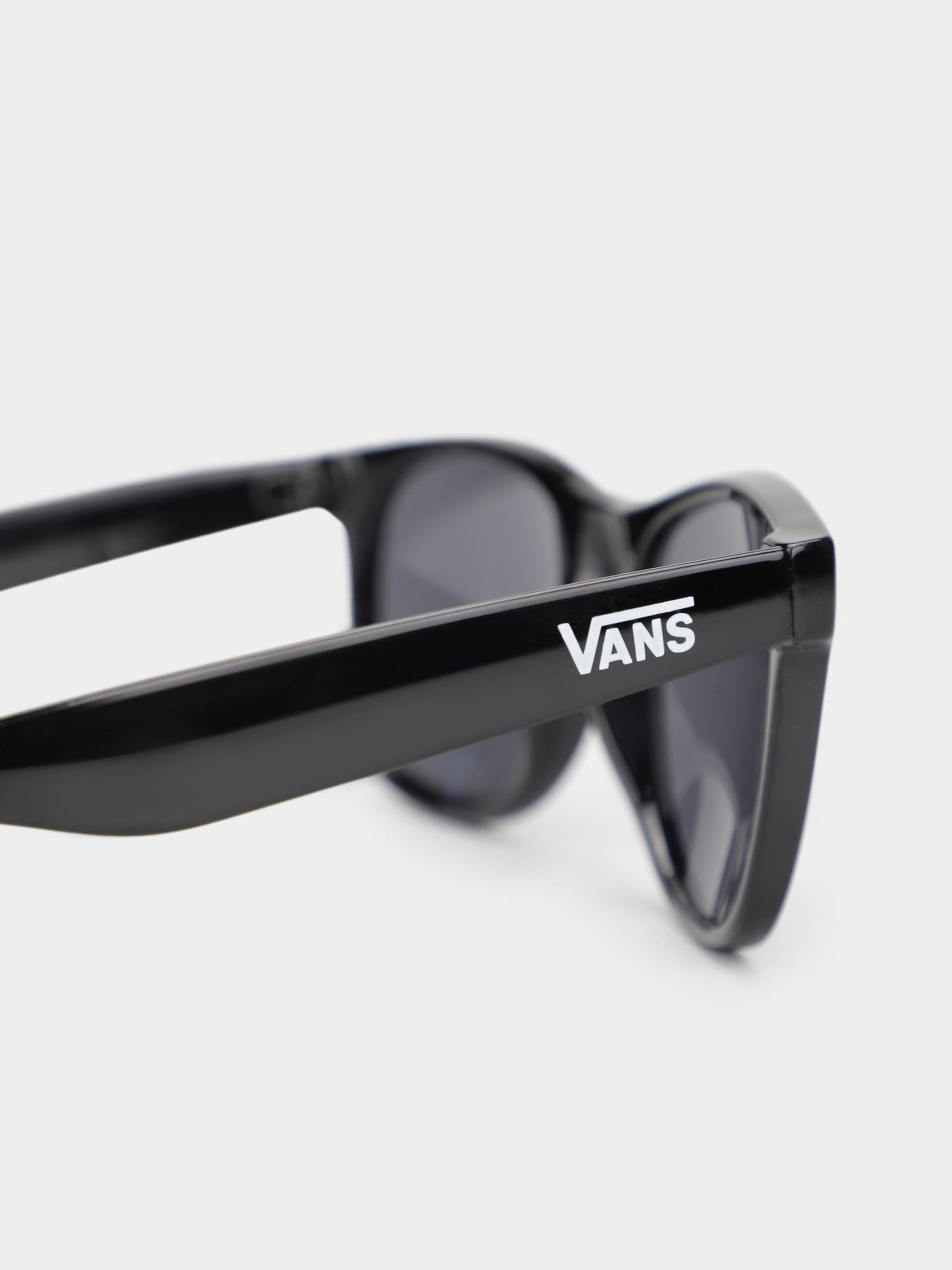 Солнцезащитные очки Vans Spicoli 4 модель VN000LC0BLK1 Фото