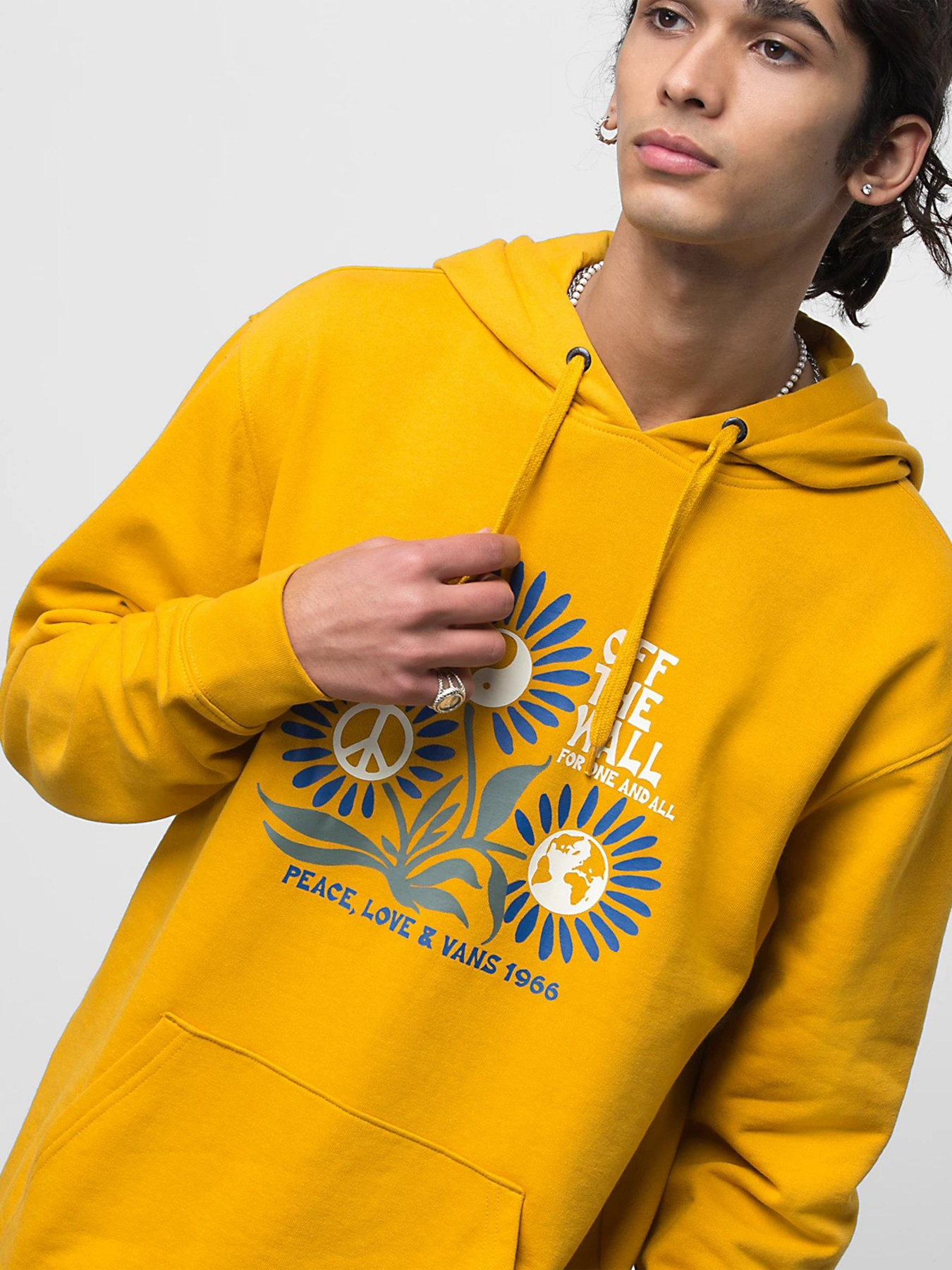 Худі Vans In Our Hands модель VN0000C1F3X1 Худі Vans In Our Hands модель VN0000C1F3X1 Фото