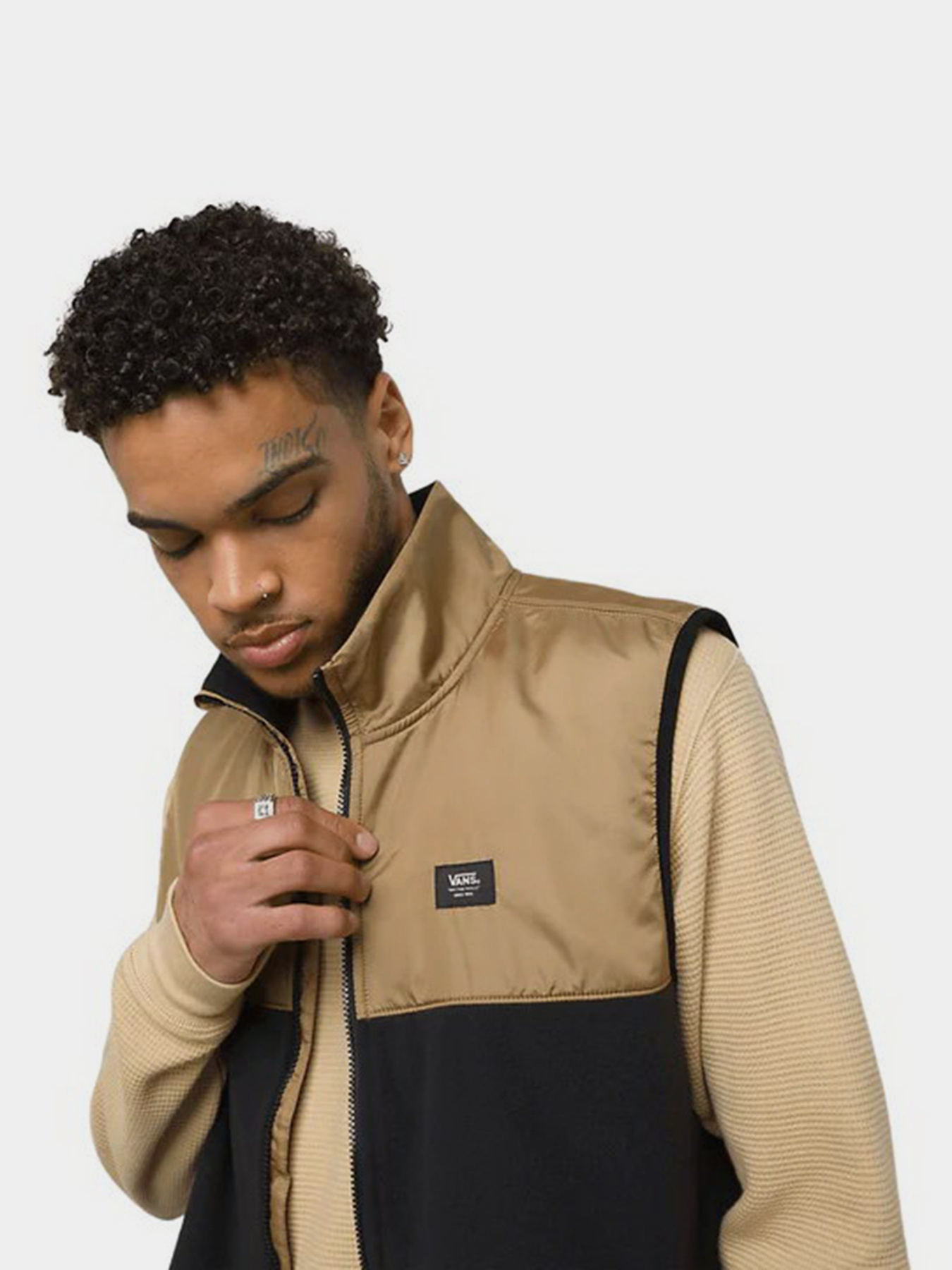 Жилет Vans Thatcher модель VN0A7S88RQ11 Жилет Vans Thatcher модель VN0A7S88RQ11 Фото