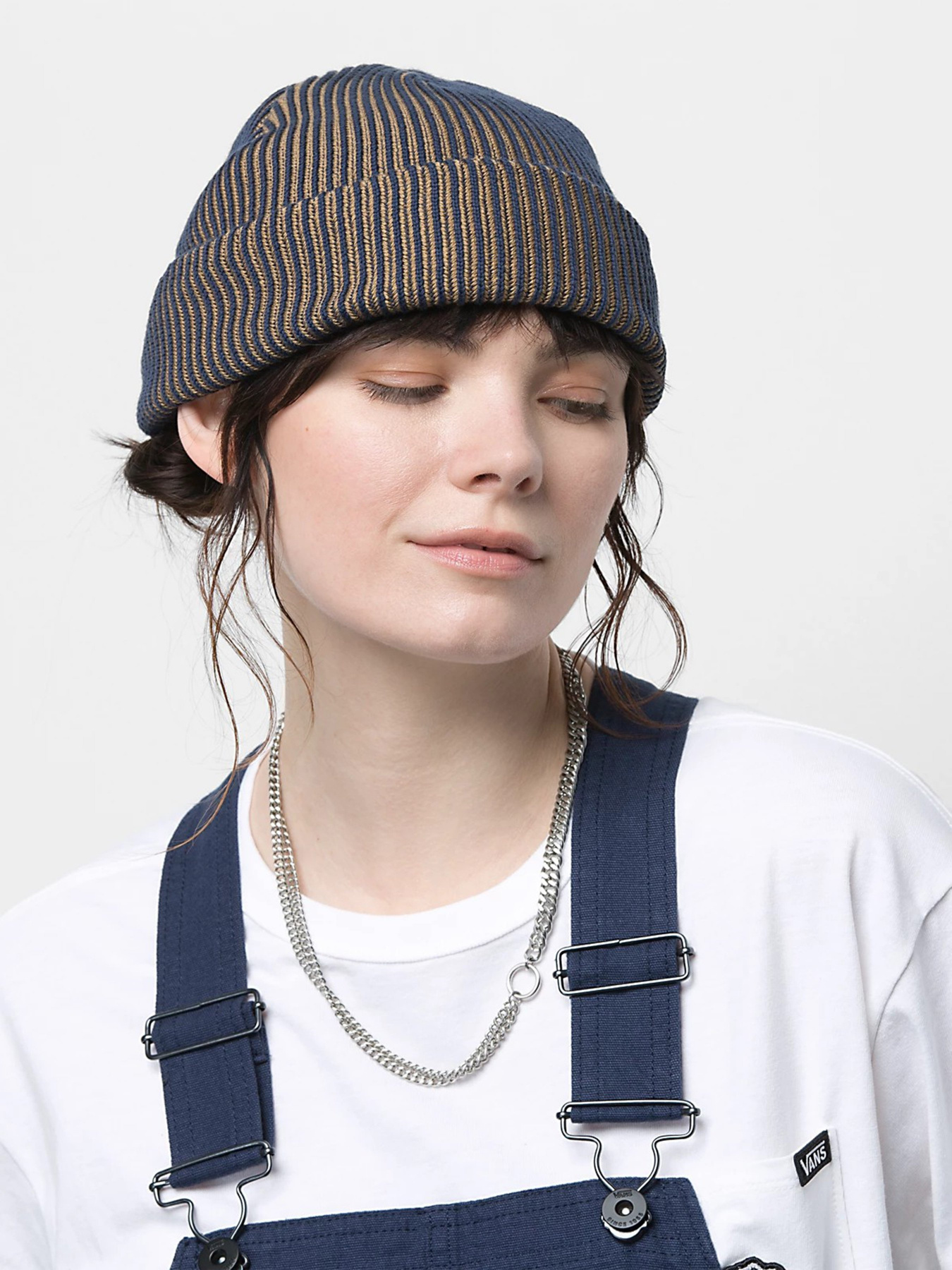 Шапка Vans Lizzie Armanto модель VN0A7YQVLKZ1 Шапка Vans Lizzie Armanto модель VN0A7YQVLKZ1 Фото