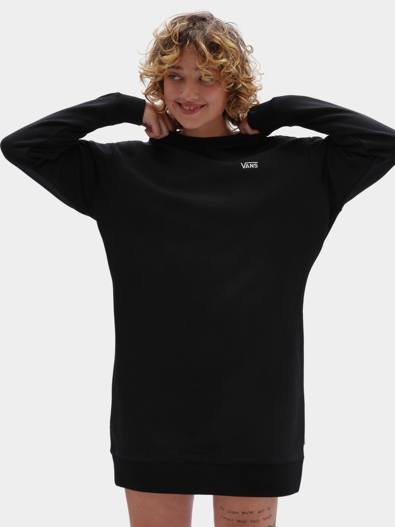 Платье мини Vans FLYING BFF модель VN0A5LNVBLK1 Фото