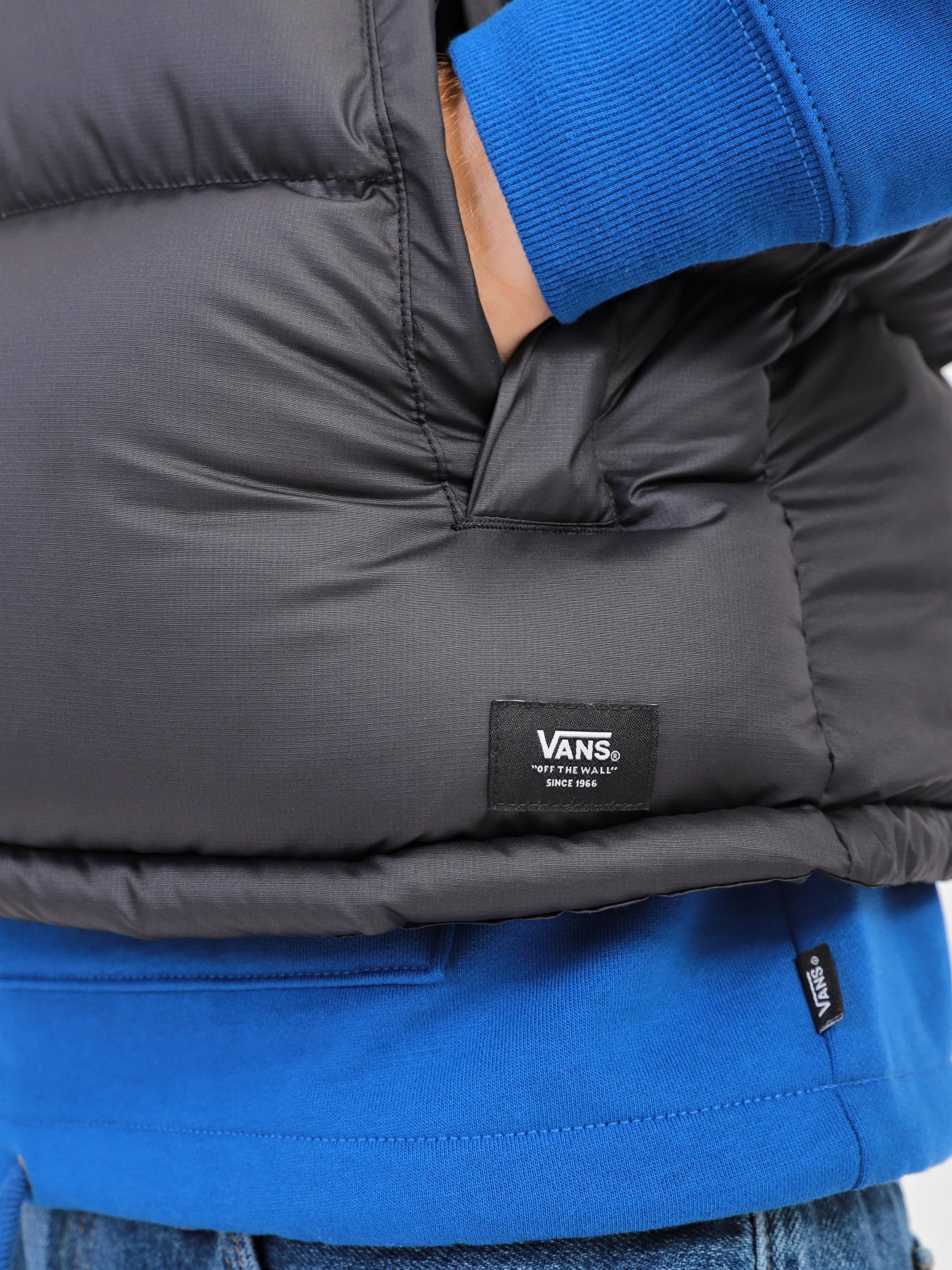 Жилет Vans ROCKLEDGE VEST модель VN0A7S8LBLK1 Фото