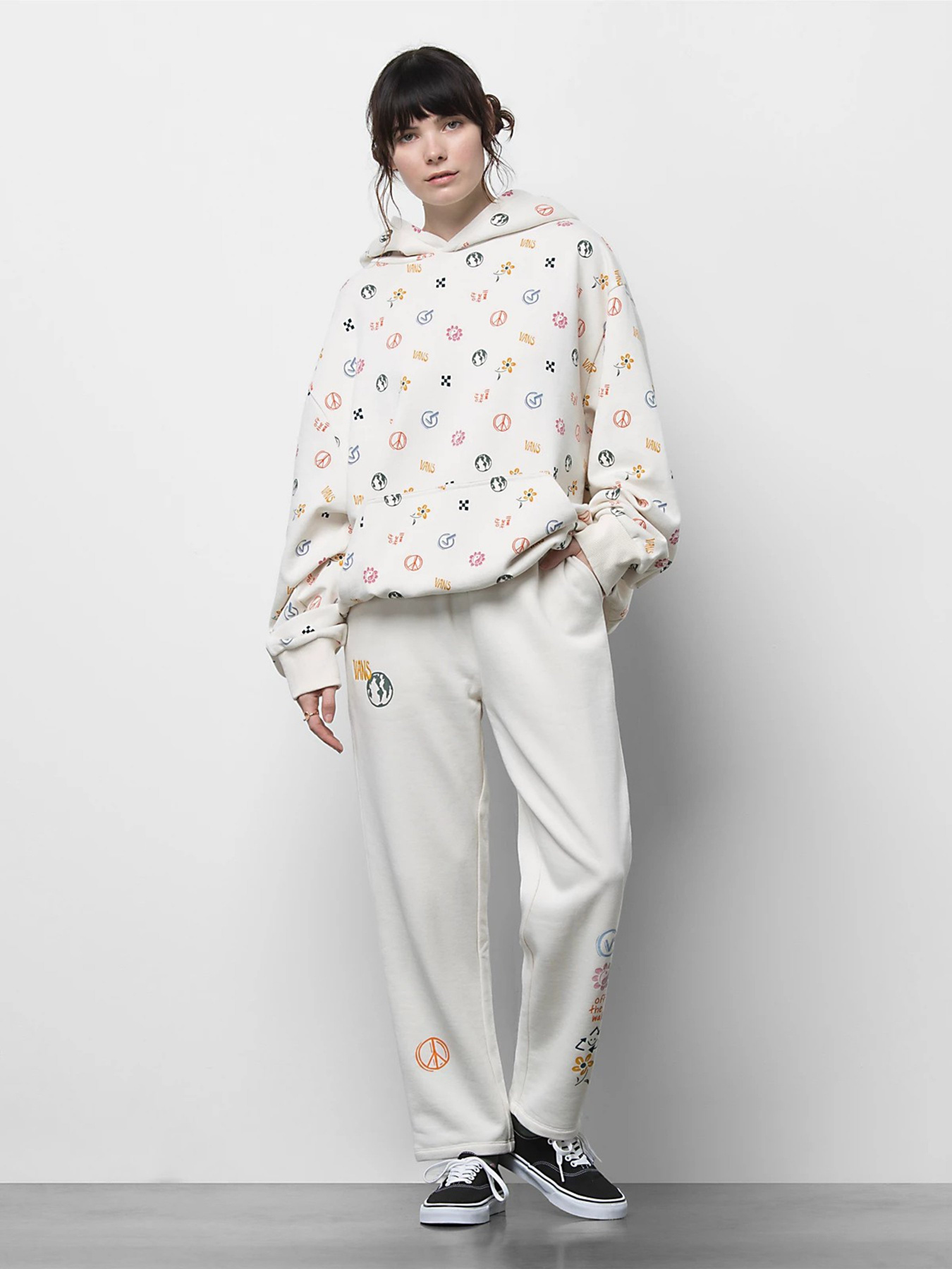 Штаны спортивные Vans IN OUR HANDS модель VN0A7RN97VJ1 Фото