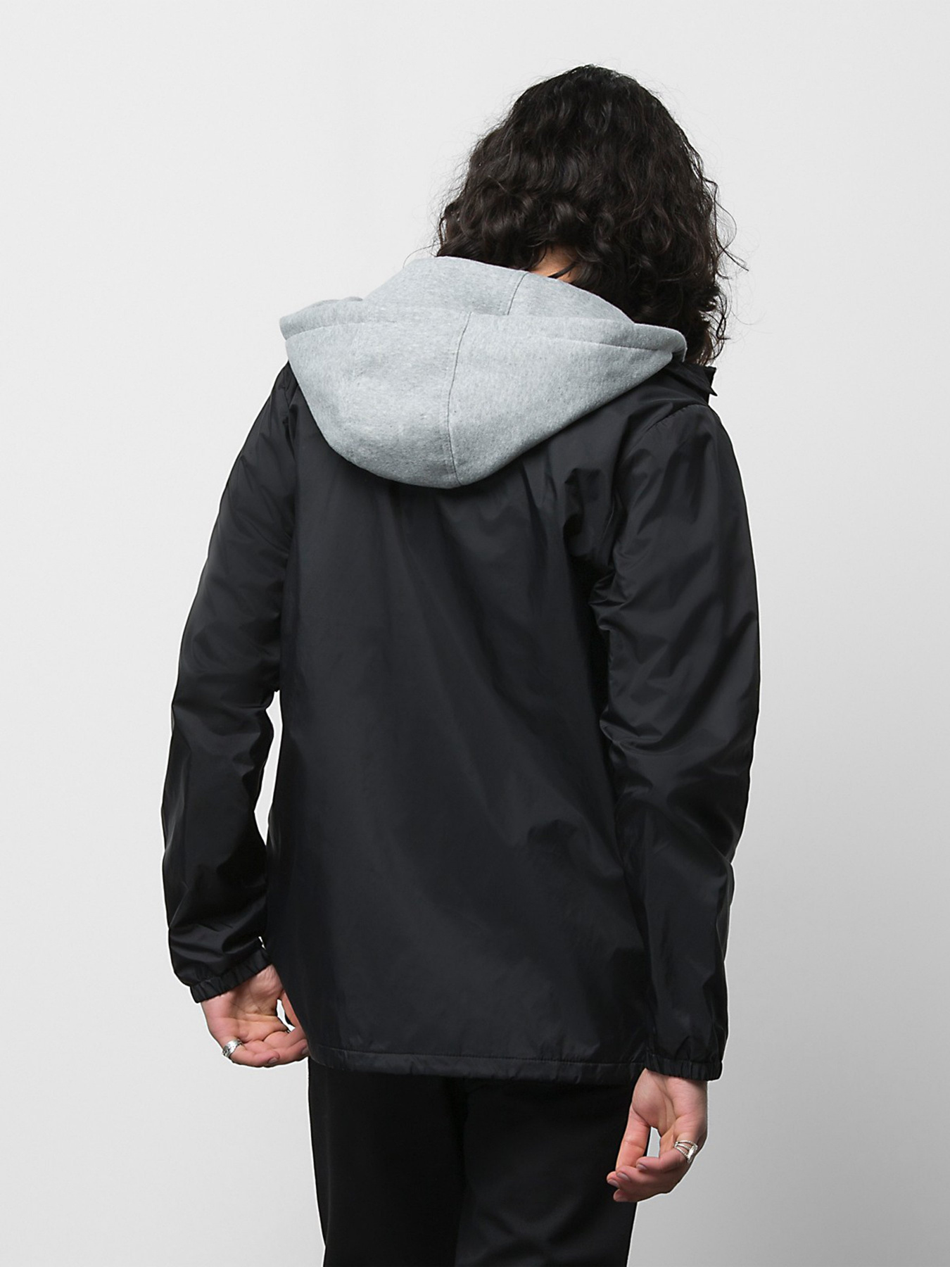 Ветровка Vans Riley модель VN0A3HOUBLK1 Ветровка Vans Riley модель VN0A3HOUBLK1 Фото