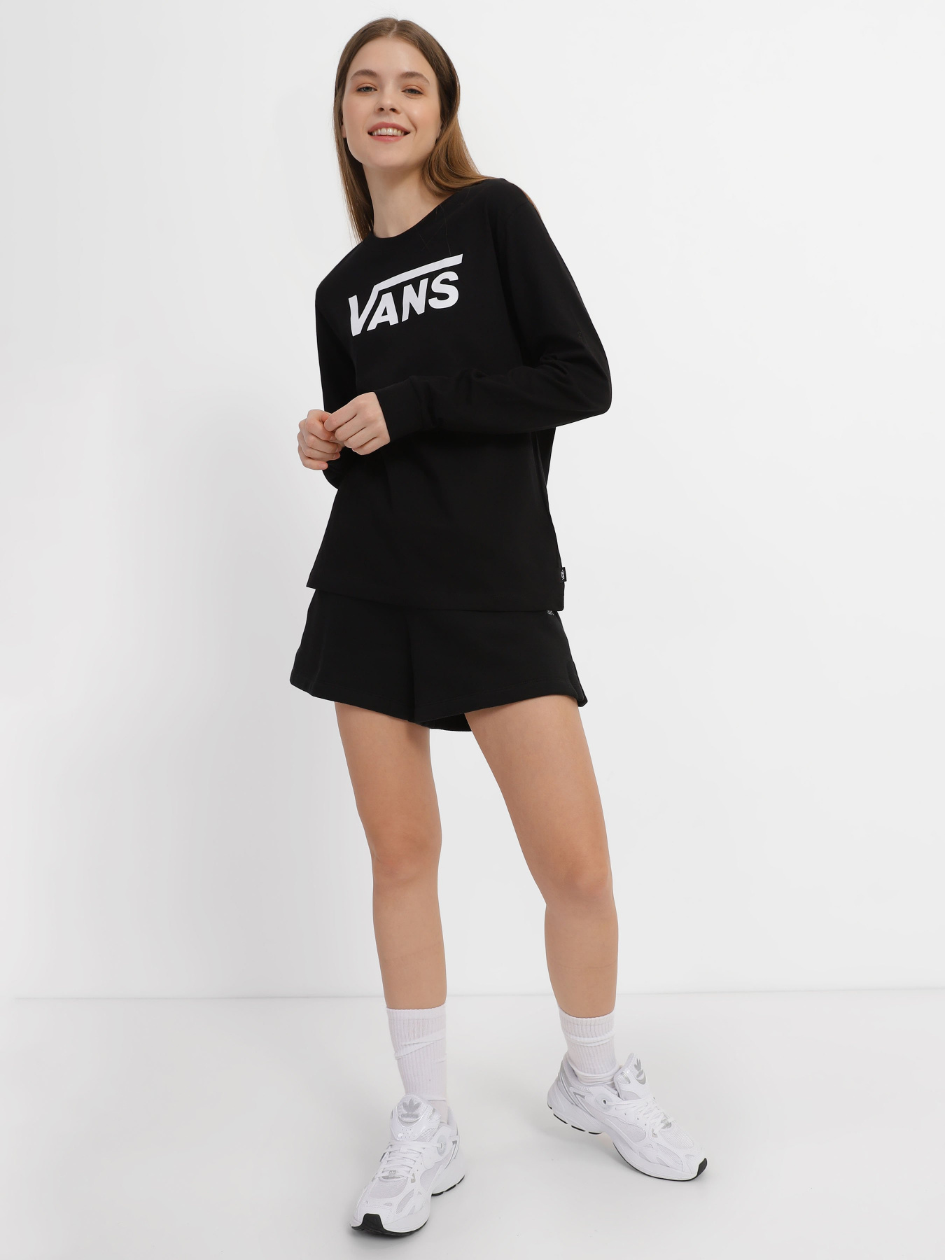 Лонгслив Vans Wm Flying V Classic модель VN0A47WNBLK1 Фото