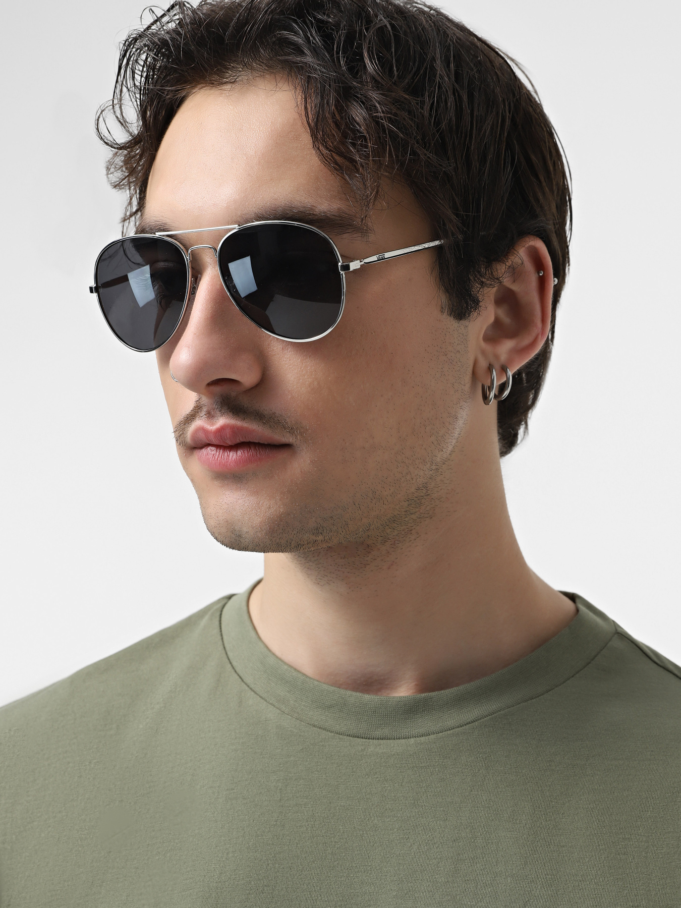 Солнцезащитные очки Vans Henderson Shades модель VN0A7PR2SLV1 Солнцезащитные очки Vans Henderson Shades модель VN0A7PR2SLV1 Фото