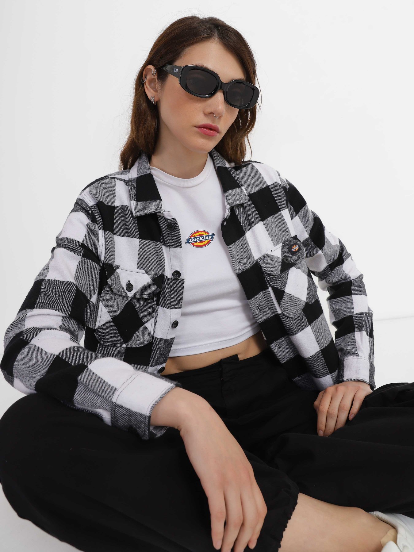 Сонцезахисні окуляри Vans Showstopper модель VN0007A7BLK1 Фото