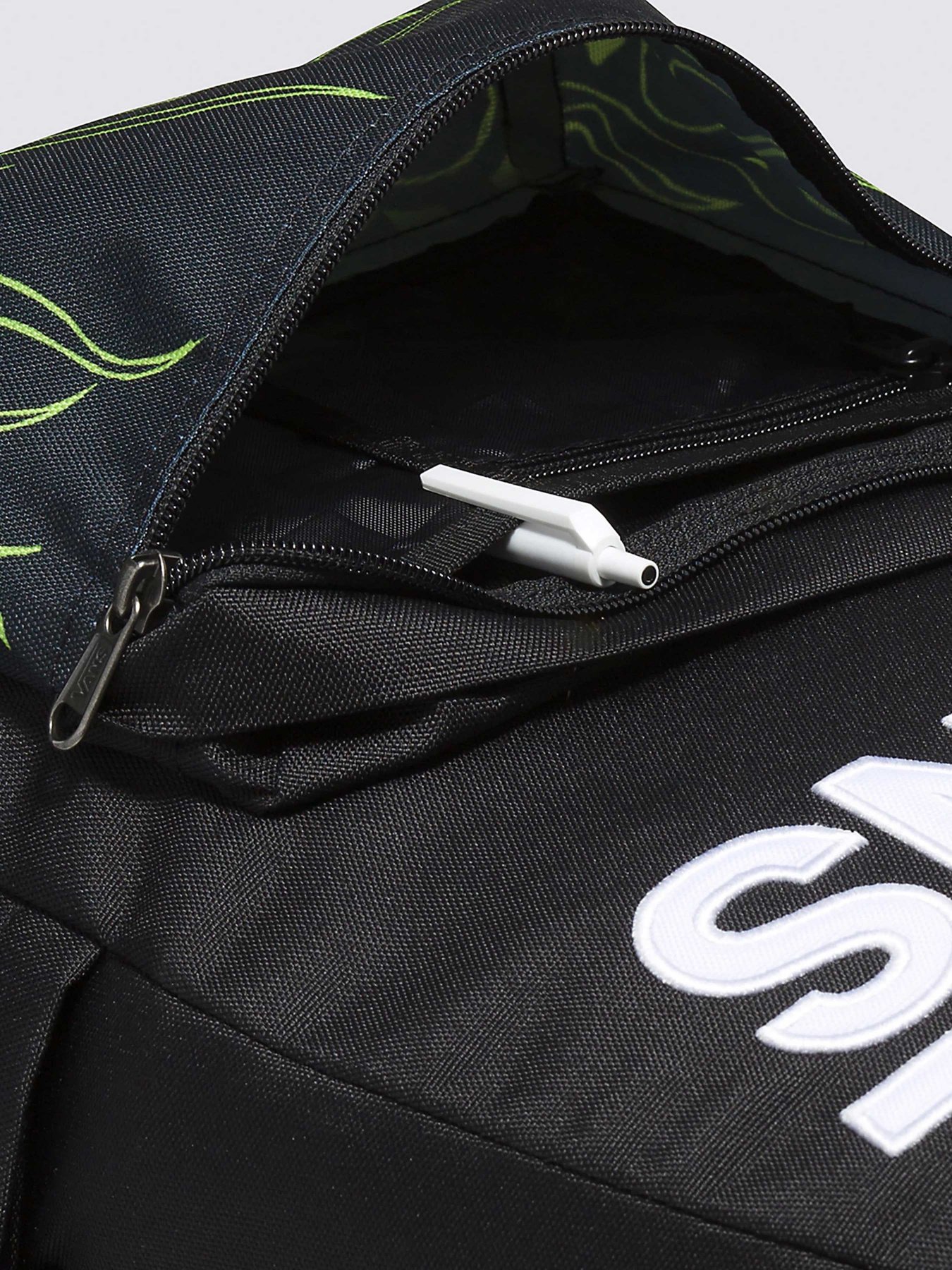 Повседневный рюкзак Vans New Skool модель VN000628CBK1 Повседневный рюкзак Vans New Skool модель VN000628CBK1 Фото