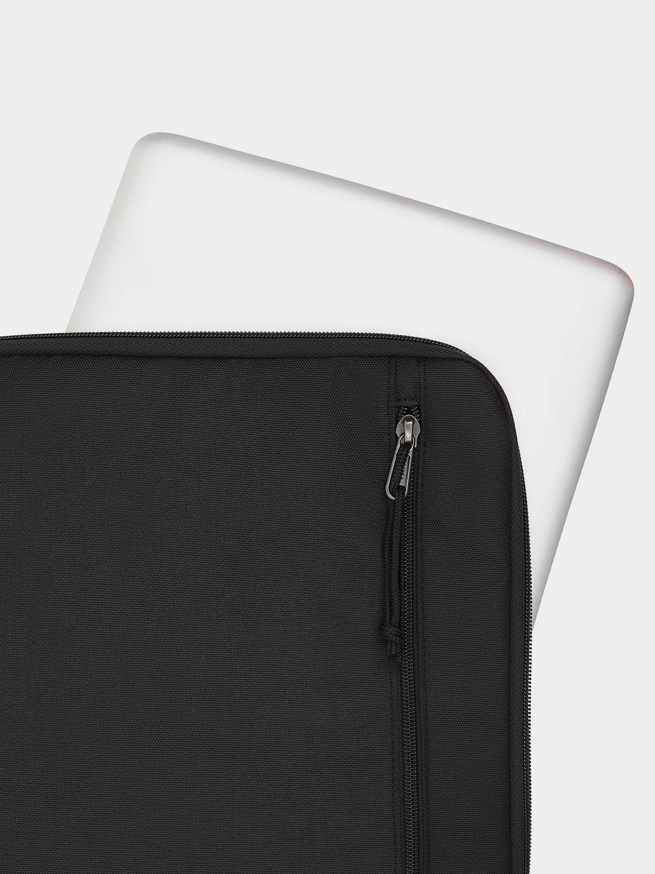 Сумка для ноутбука Vans Padded модель VN0A7SAPBLK1 Сумка для ноутбука Vans Padded модель VN0A7SAPBLK1 Фото