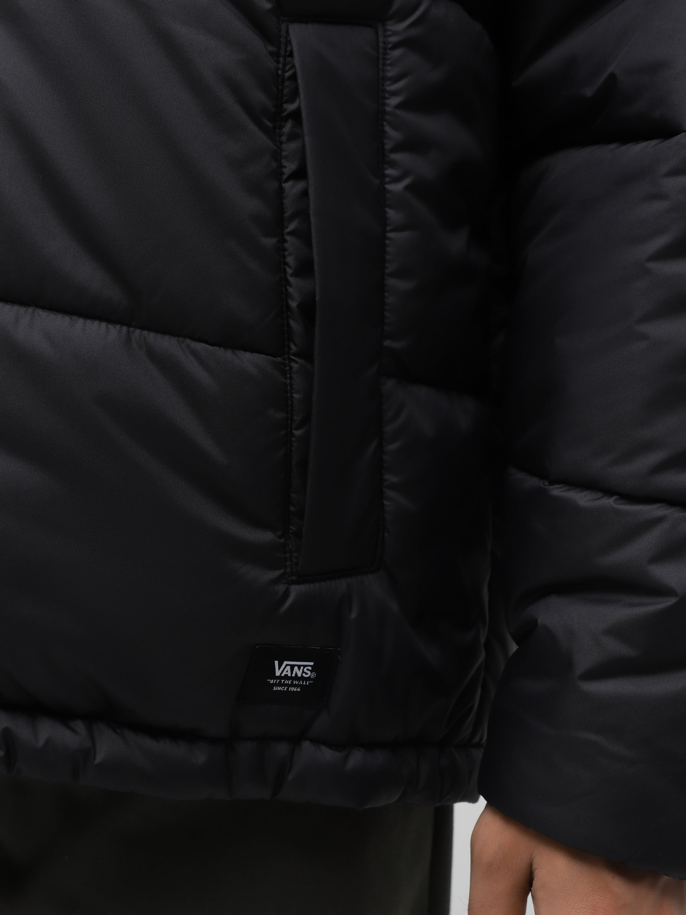 Зимняя куртка Vans Norris Puffer MTE-1 модель VN0008JFBLK1 Фото