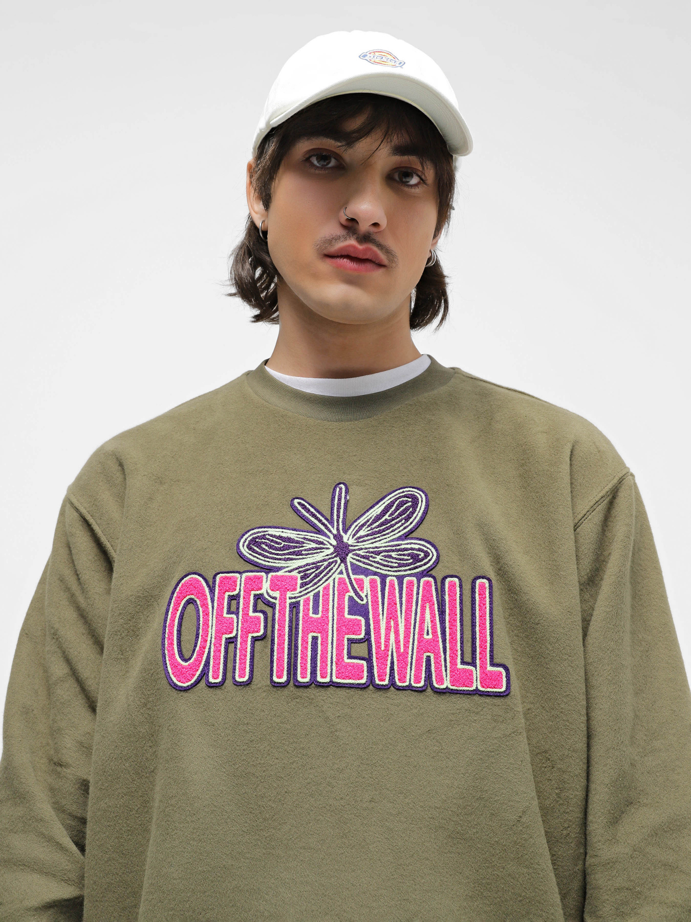 Світшот Vans Bugged Out Crew модель VN0008UGKCZ1 Світшот Vans Bugged Out Crew модель VN0008UGKCZ1 Фото