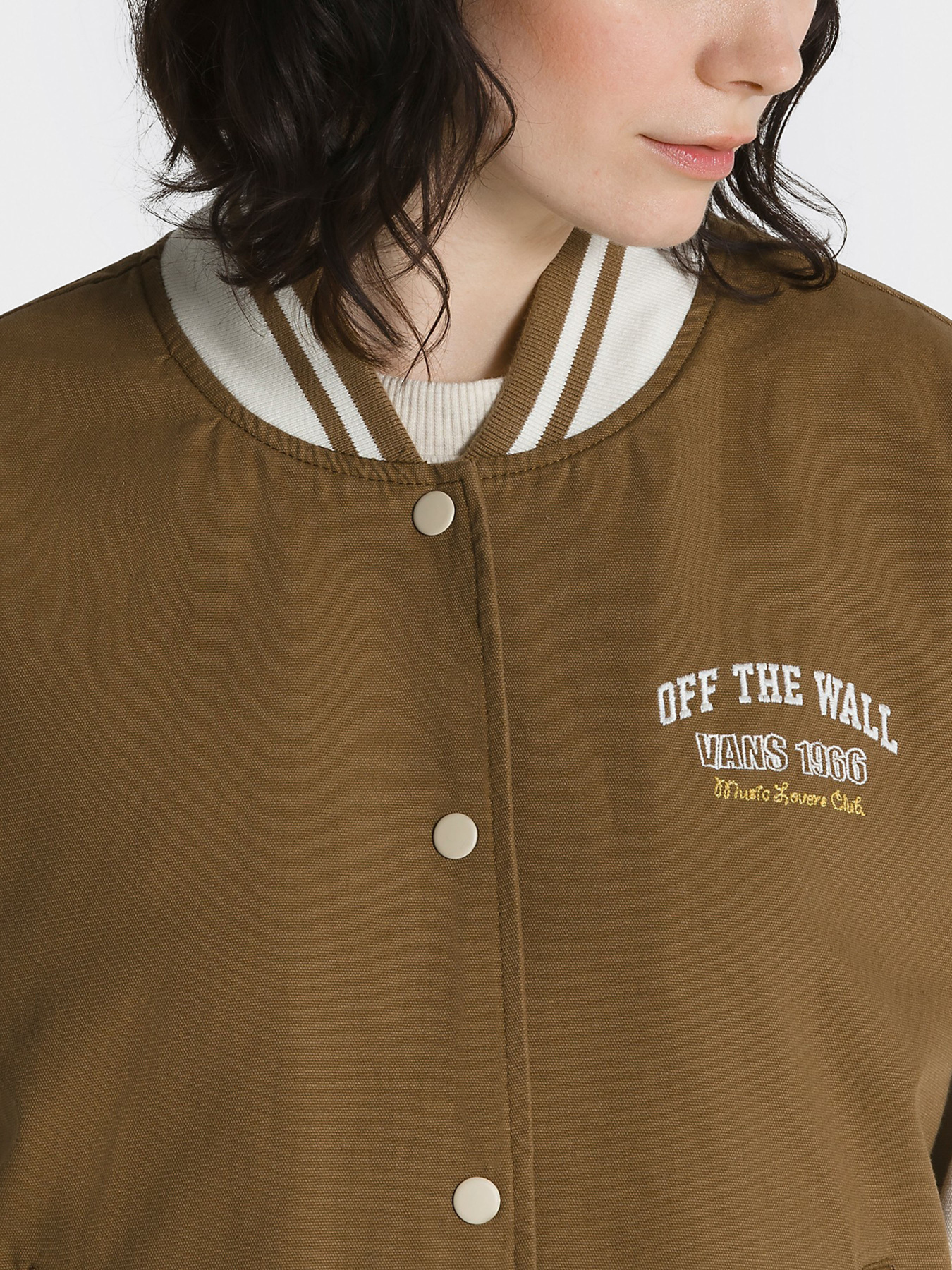 Бомбер Vans Music Lovers Club Bomber модель VN0007580E01 Бомбер Vans Music Lovers Club Bomber модель VN0007580E01 Фото